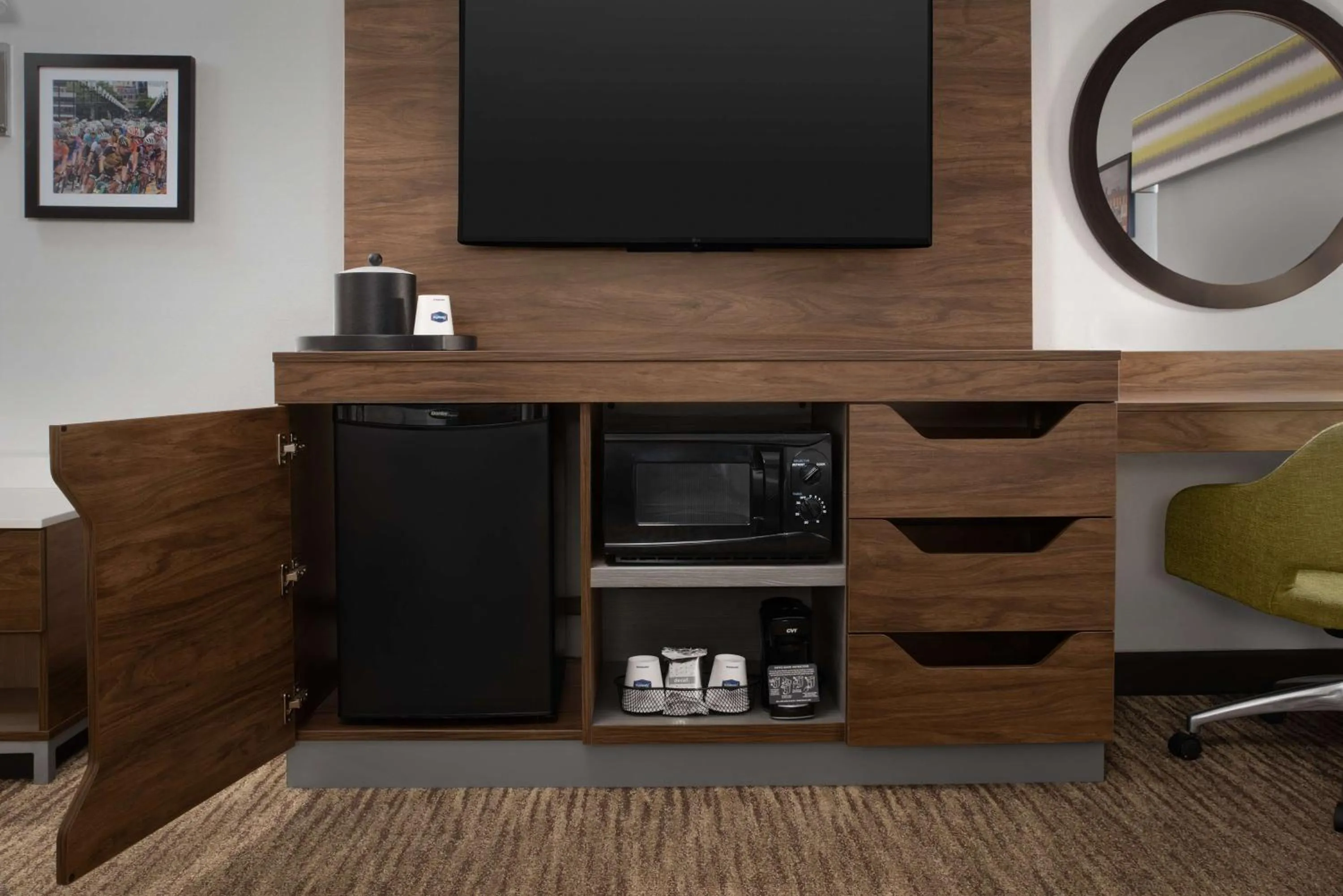 Bedroom in Hampton Inn & Suites-Knoxville/North I-75