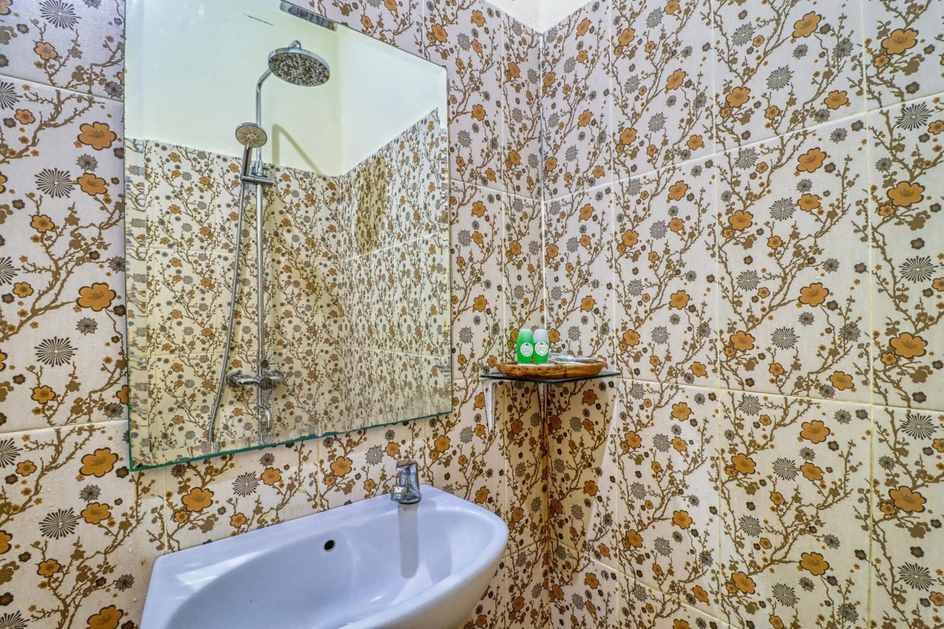 Shower in Nibugi Guest House