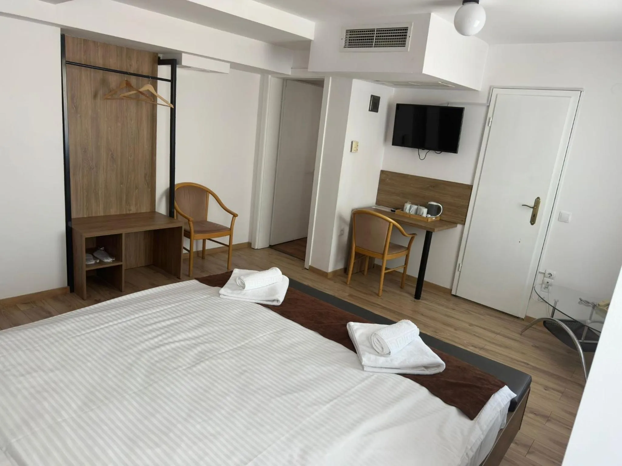 Photo of the whole room, Bed in Hotel Apollo Central