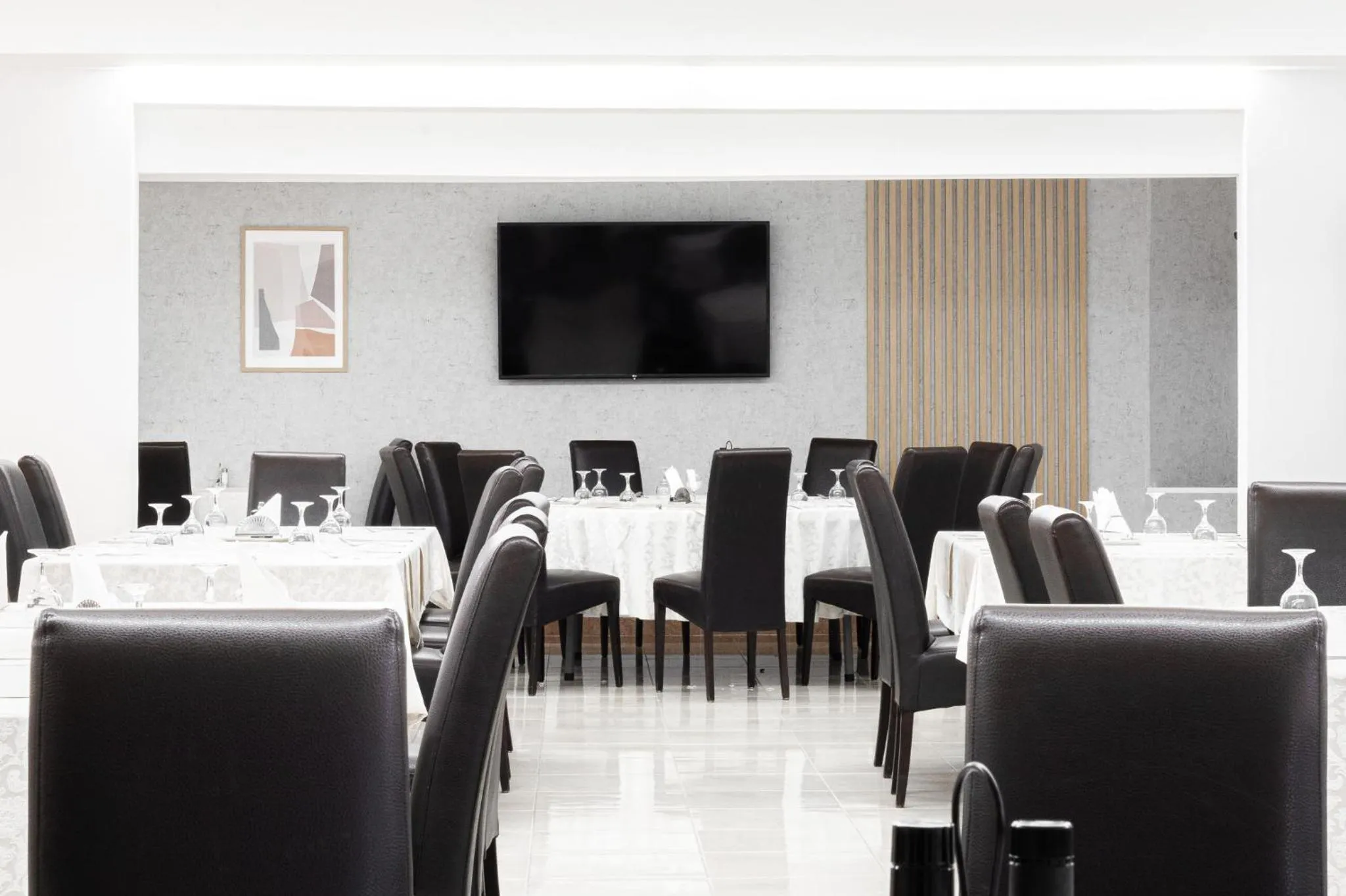 Restaurant/places to eat in Hotel Apollo Central