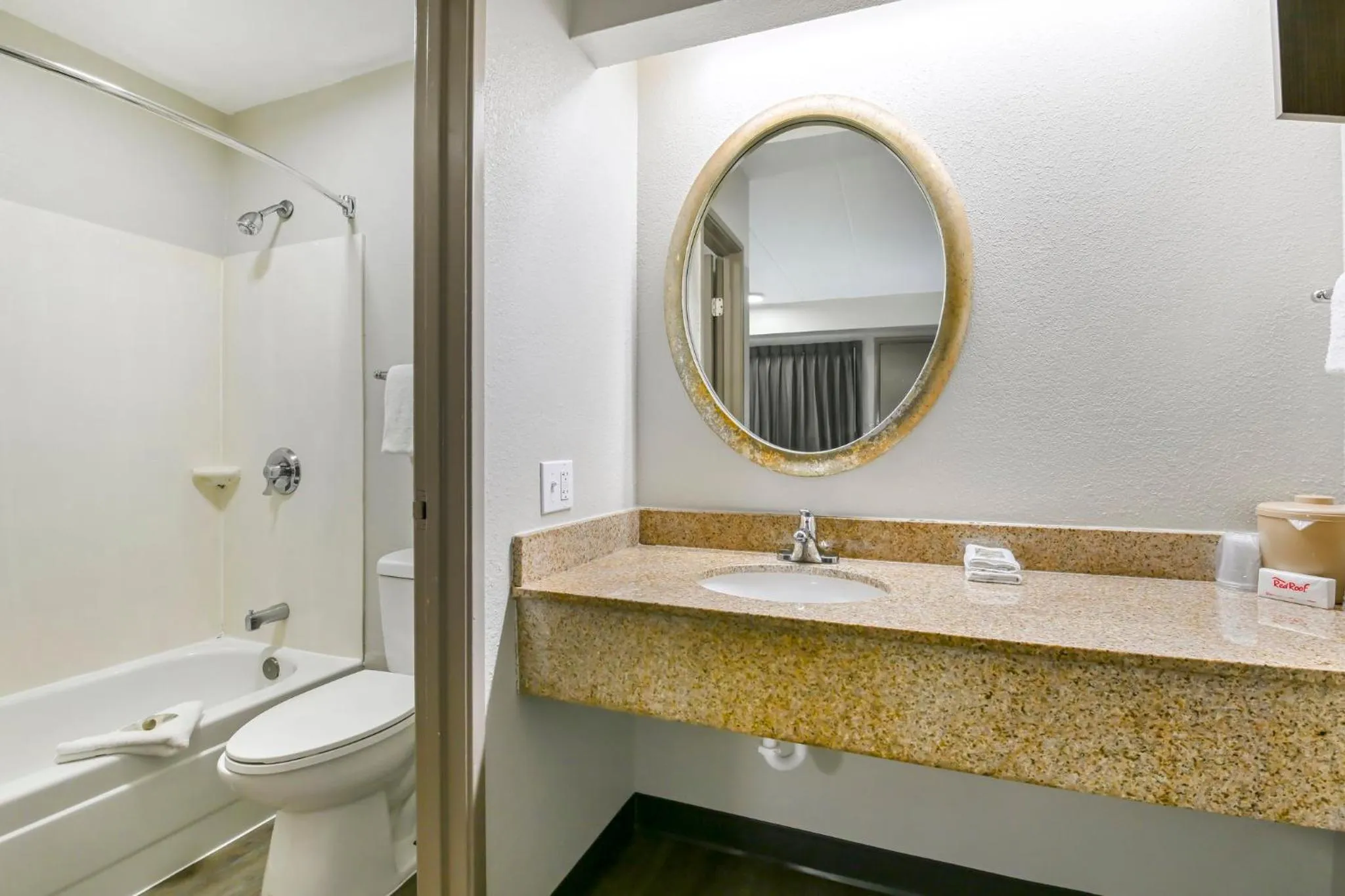 Bathroom in Red Roof Inn Washington DC - Laurel