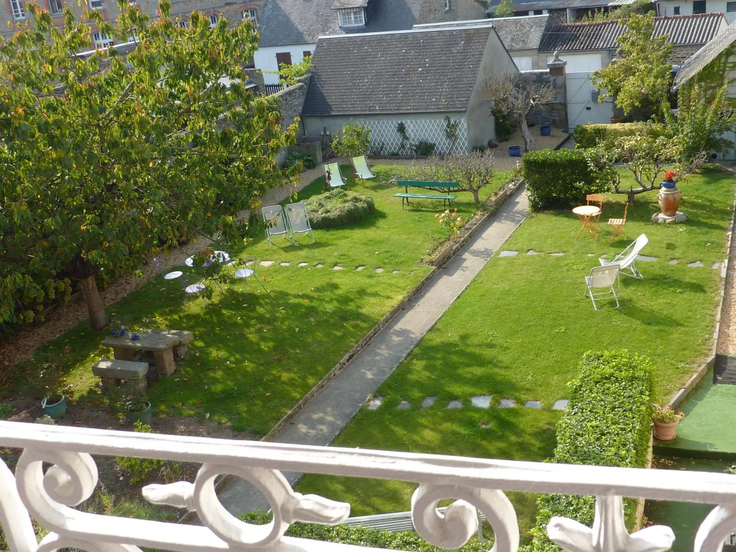 Garden in Maison d'Hôtes Les Belles de Mai
