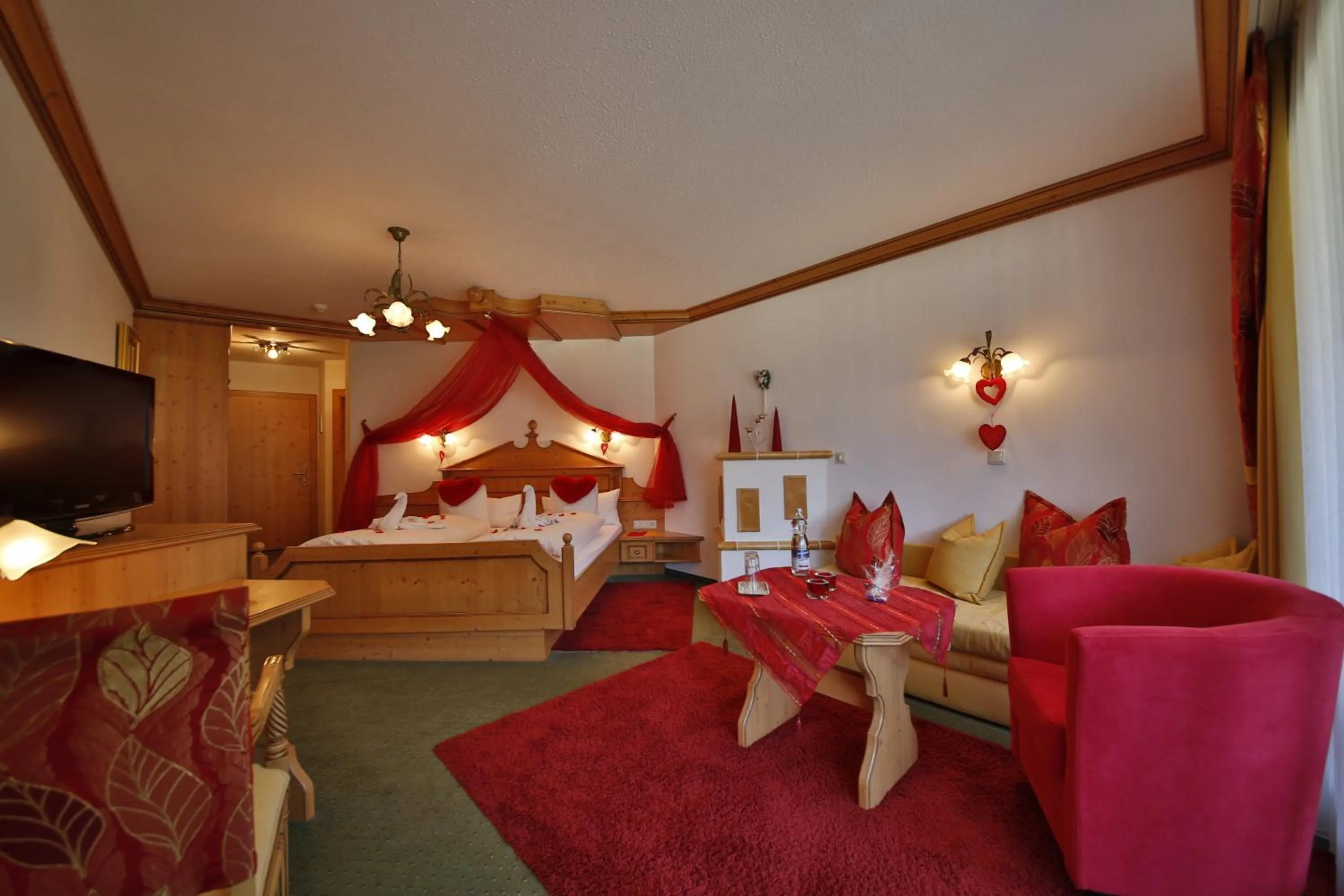 Photo of the whole room, Bed in Romantik Resort & SPA Der Laterndl Hof