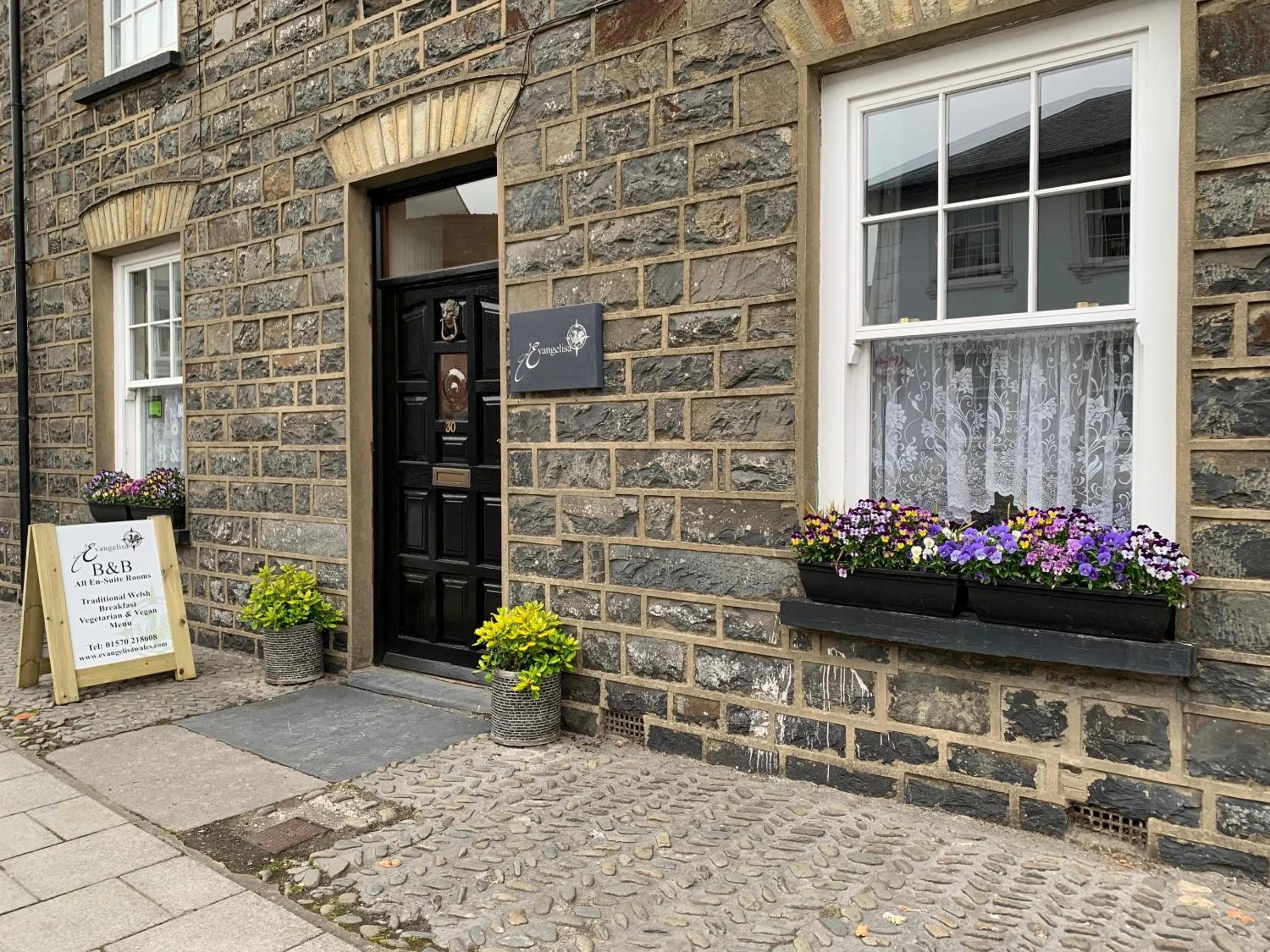 Property building in Evangelisa