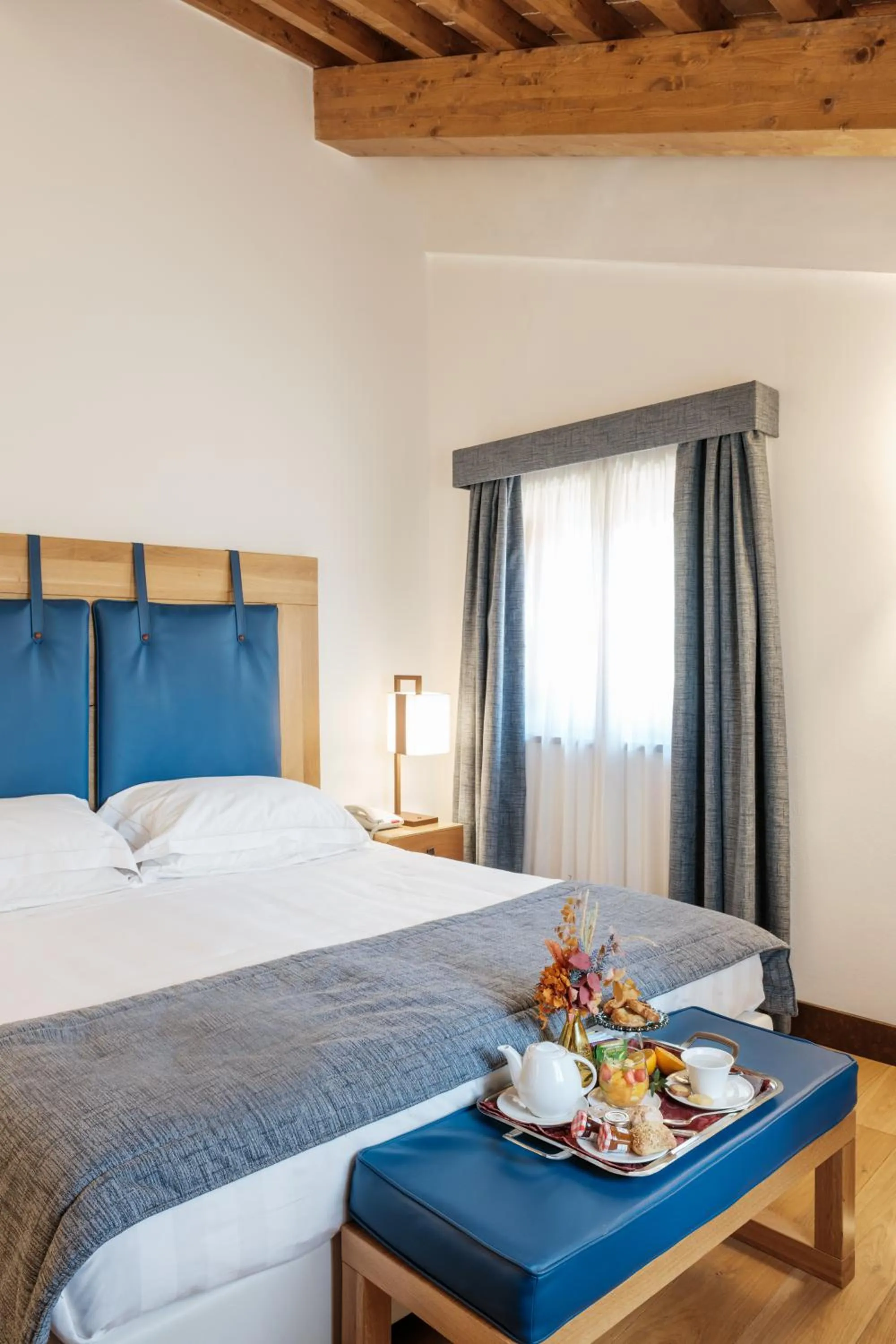 Bed in Villa Tolomei Hotel & Resort