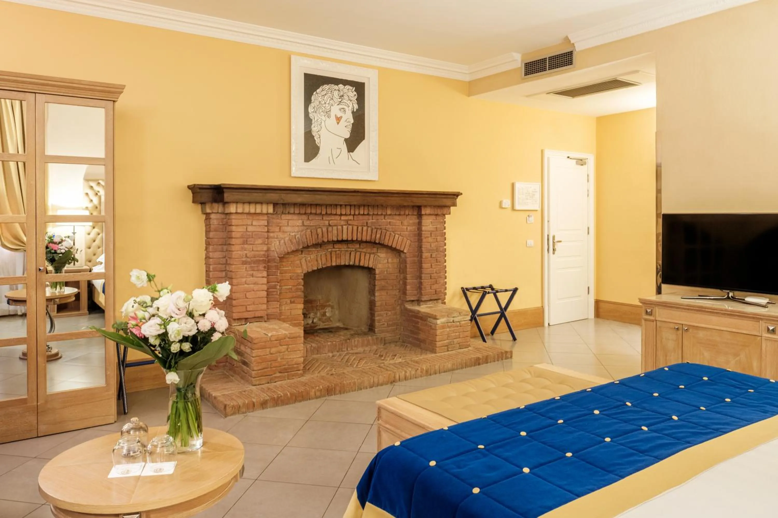 Bed in Villa Tolomei Hotel & Resort