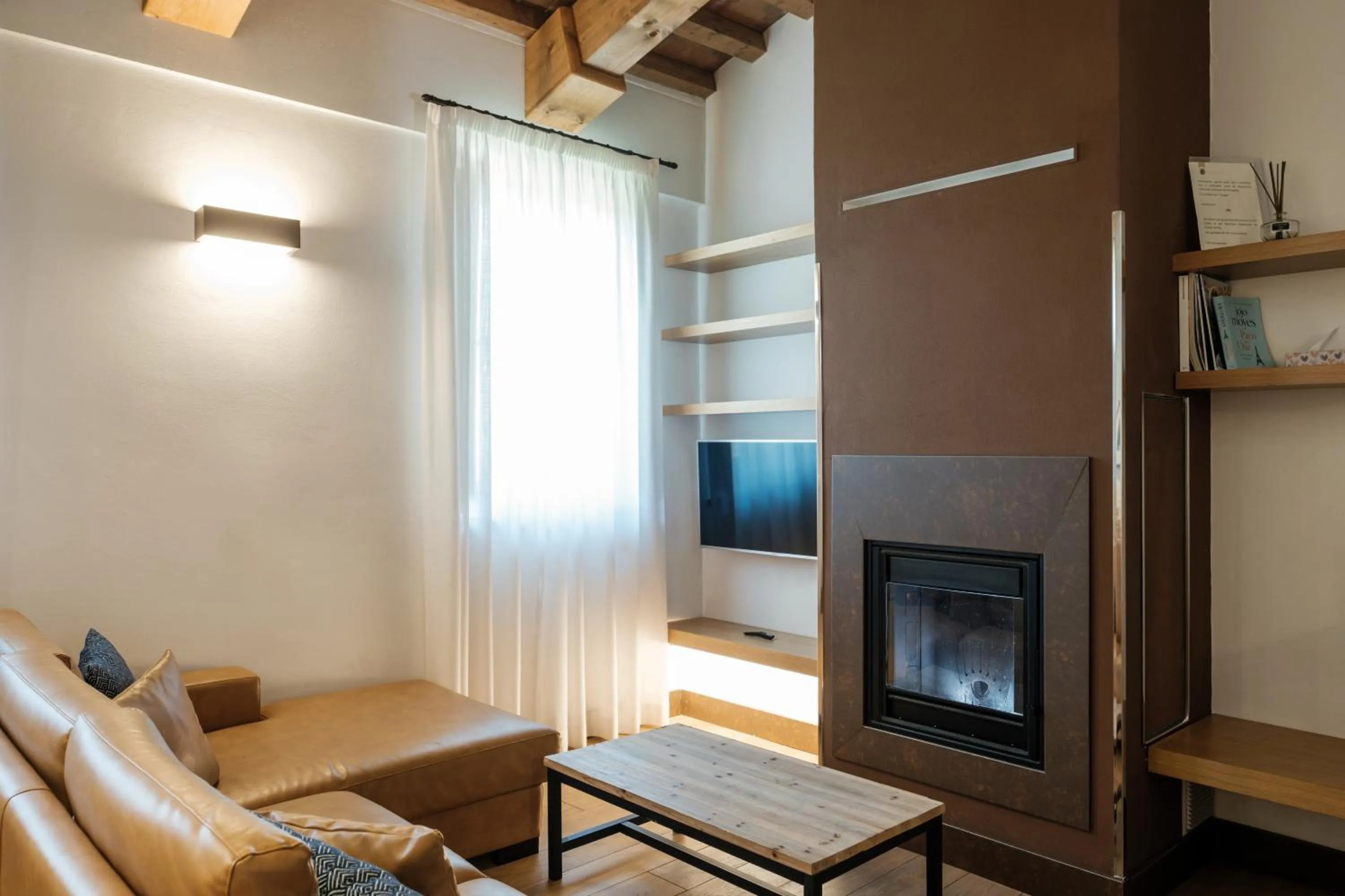 TV and multimedia in Villa Tolomei Hotel & Resort