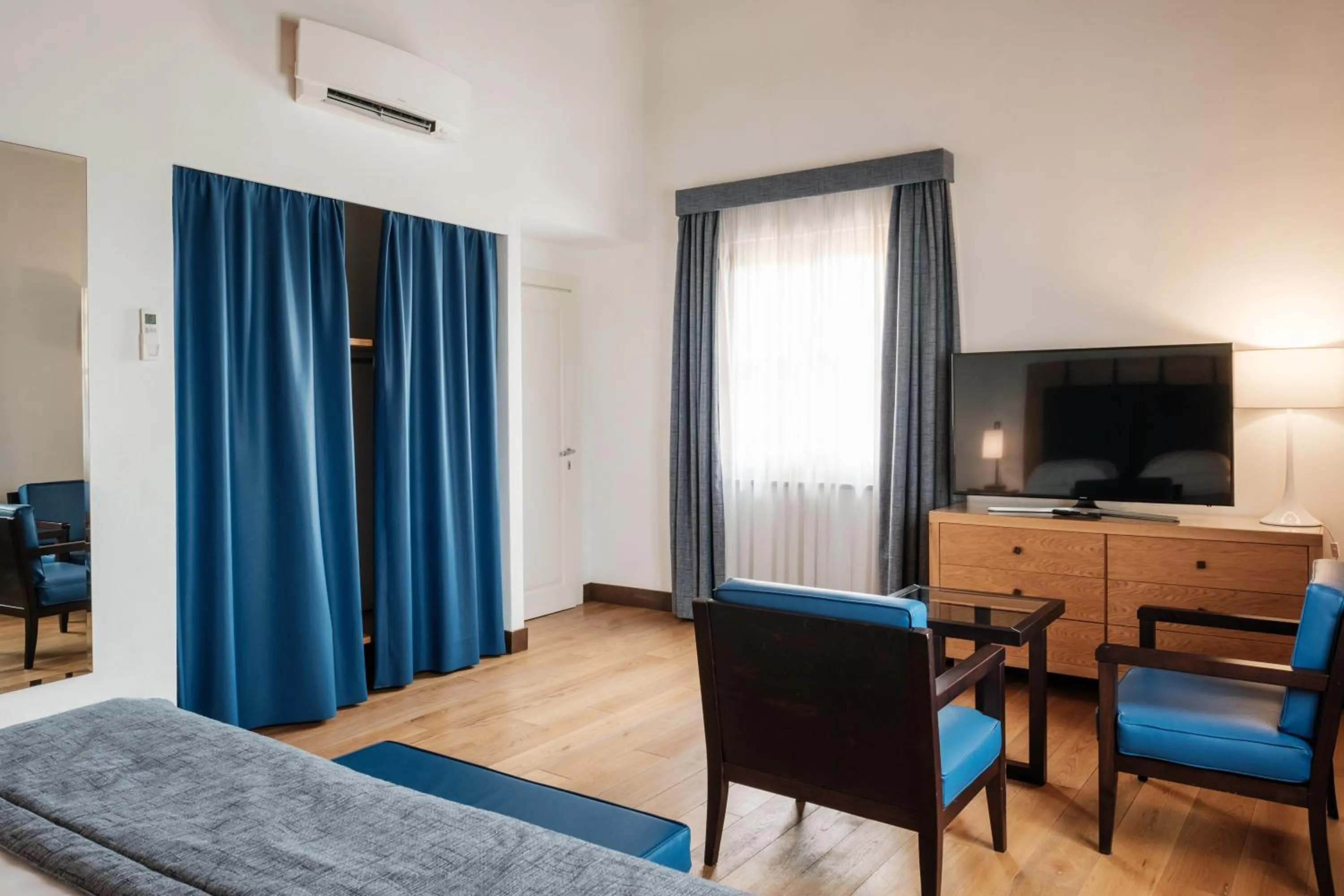 Bed in Villa Tolomei Hotel & Resort