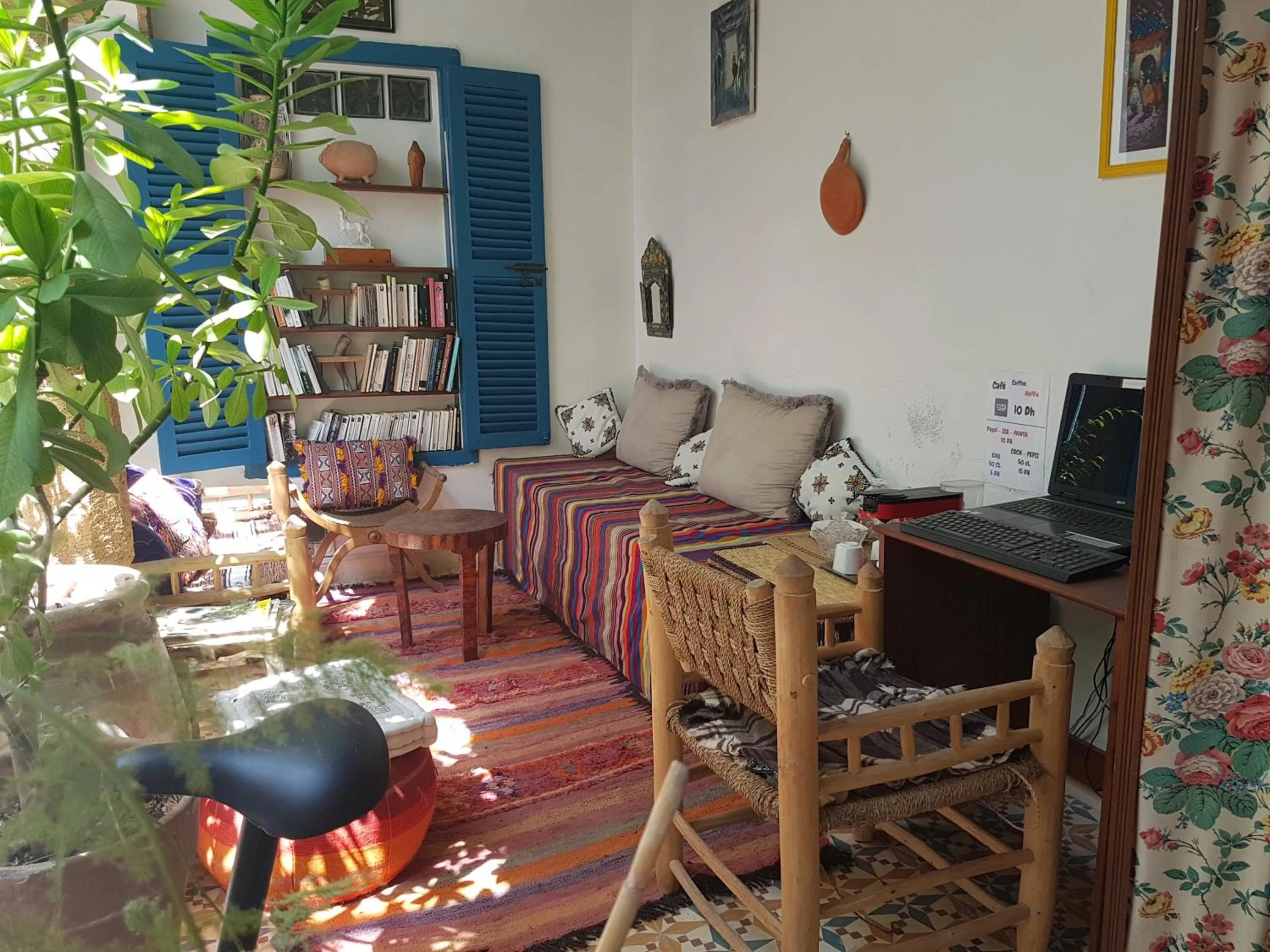 Living room in Riad Le Cheval Blanc