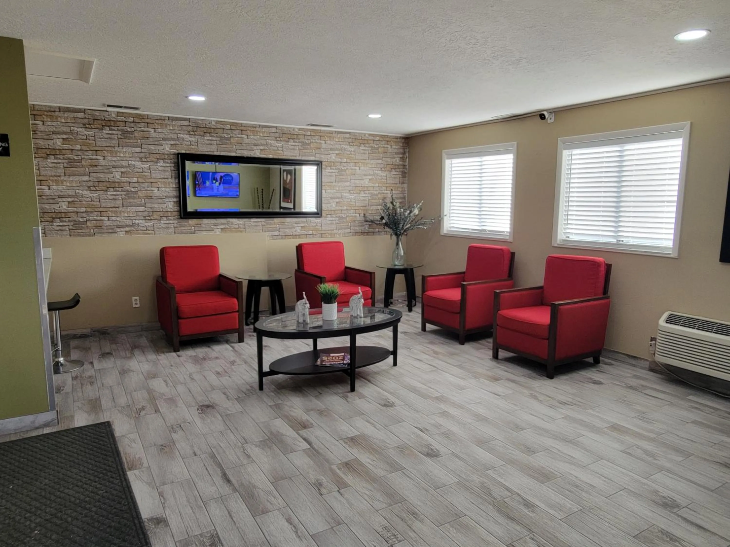 Lobby or reception in Super 8 by Wyndham Logan