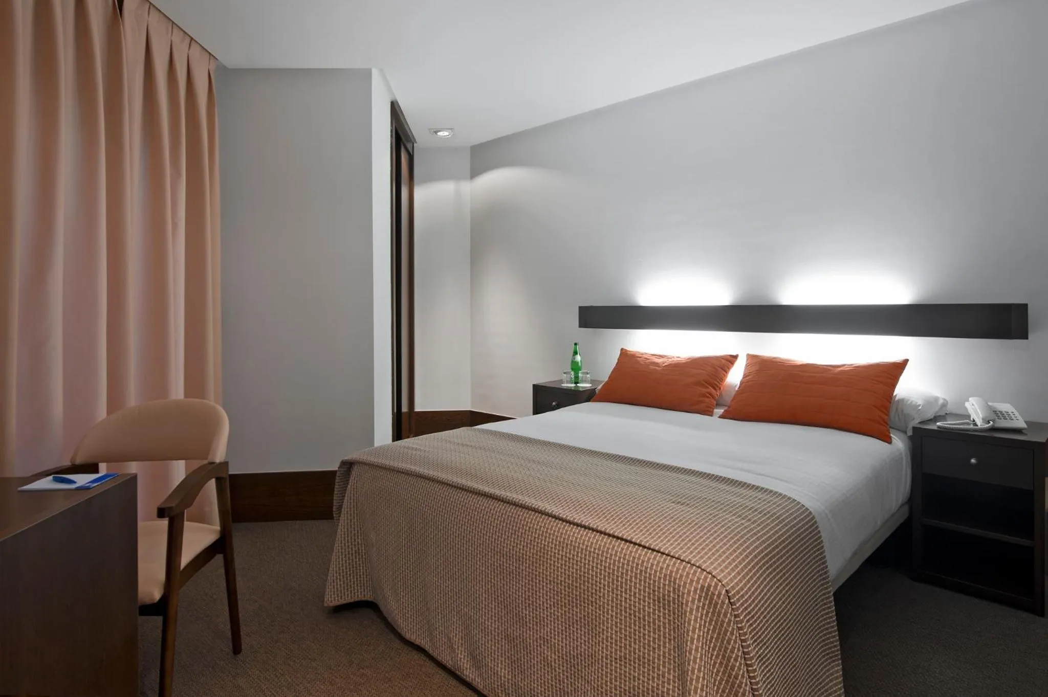 Bedroom, Bed in Hotel Domus Plaza Zocodover