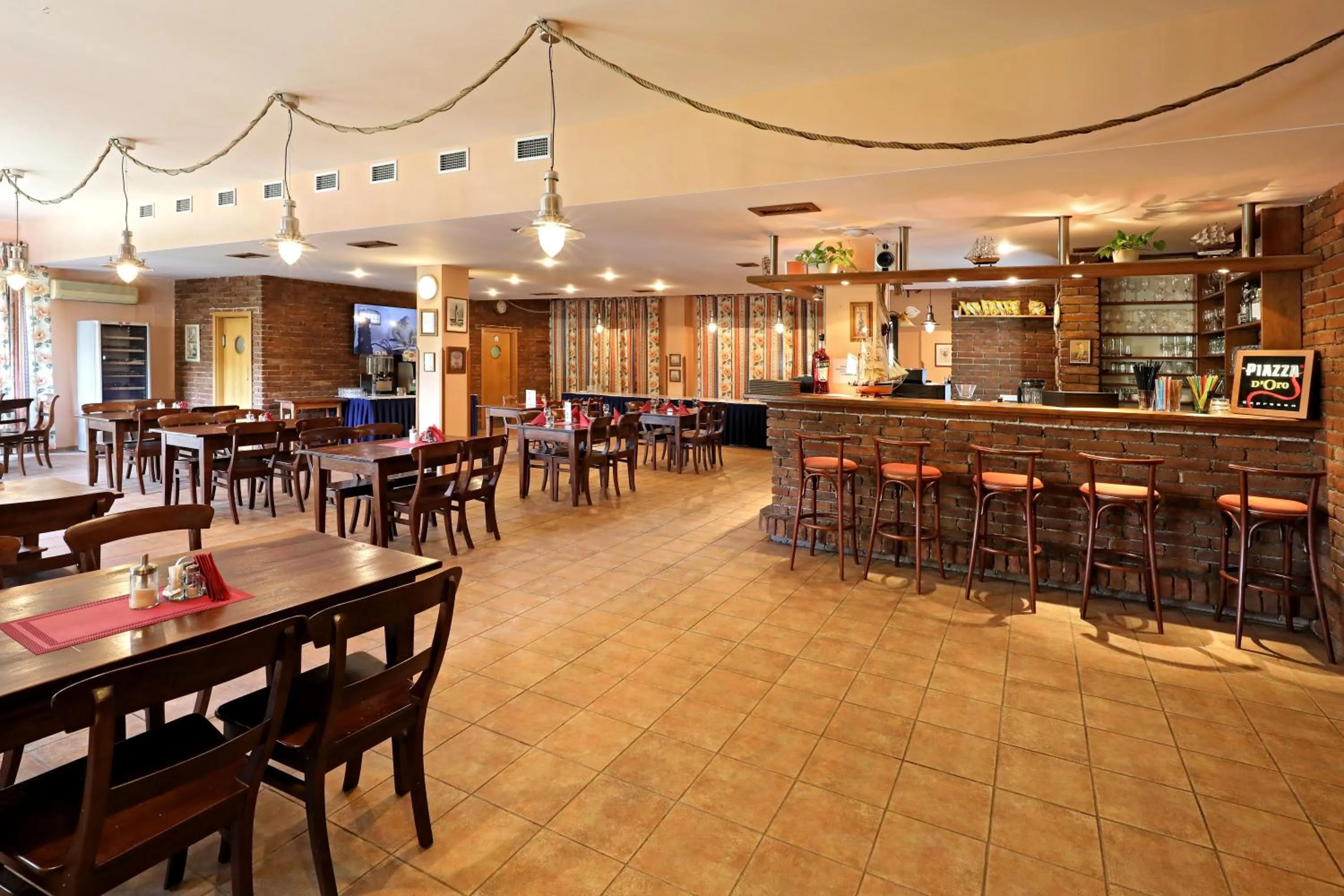 Restaurant/places to eat in Hotel Laguna Slapy