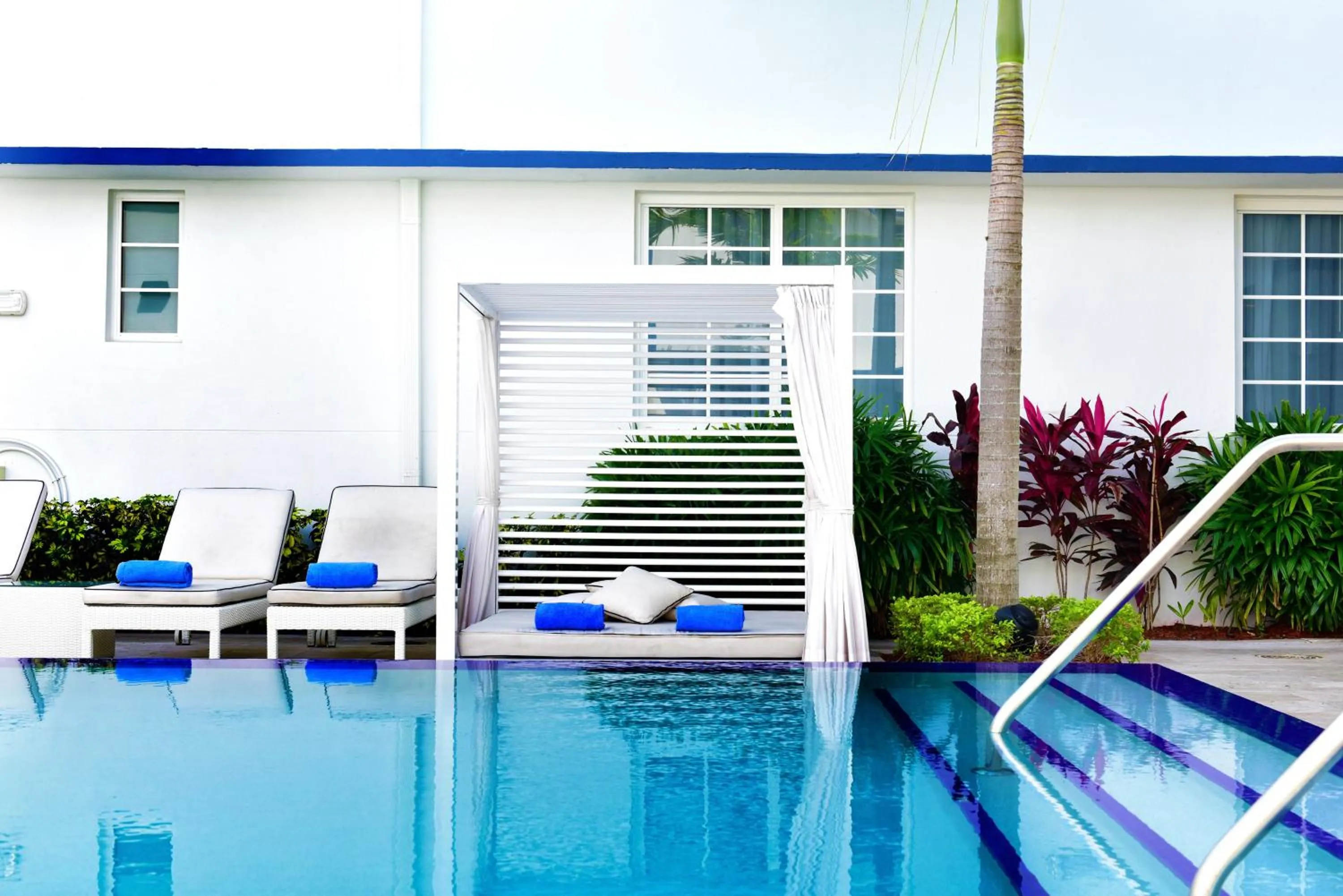 Swimming pool in Pestana South Beach Hotel