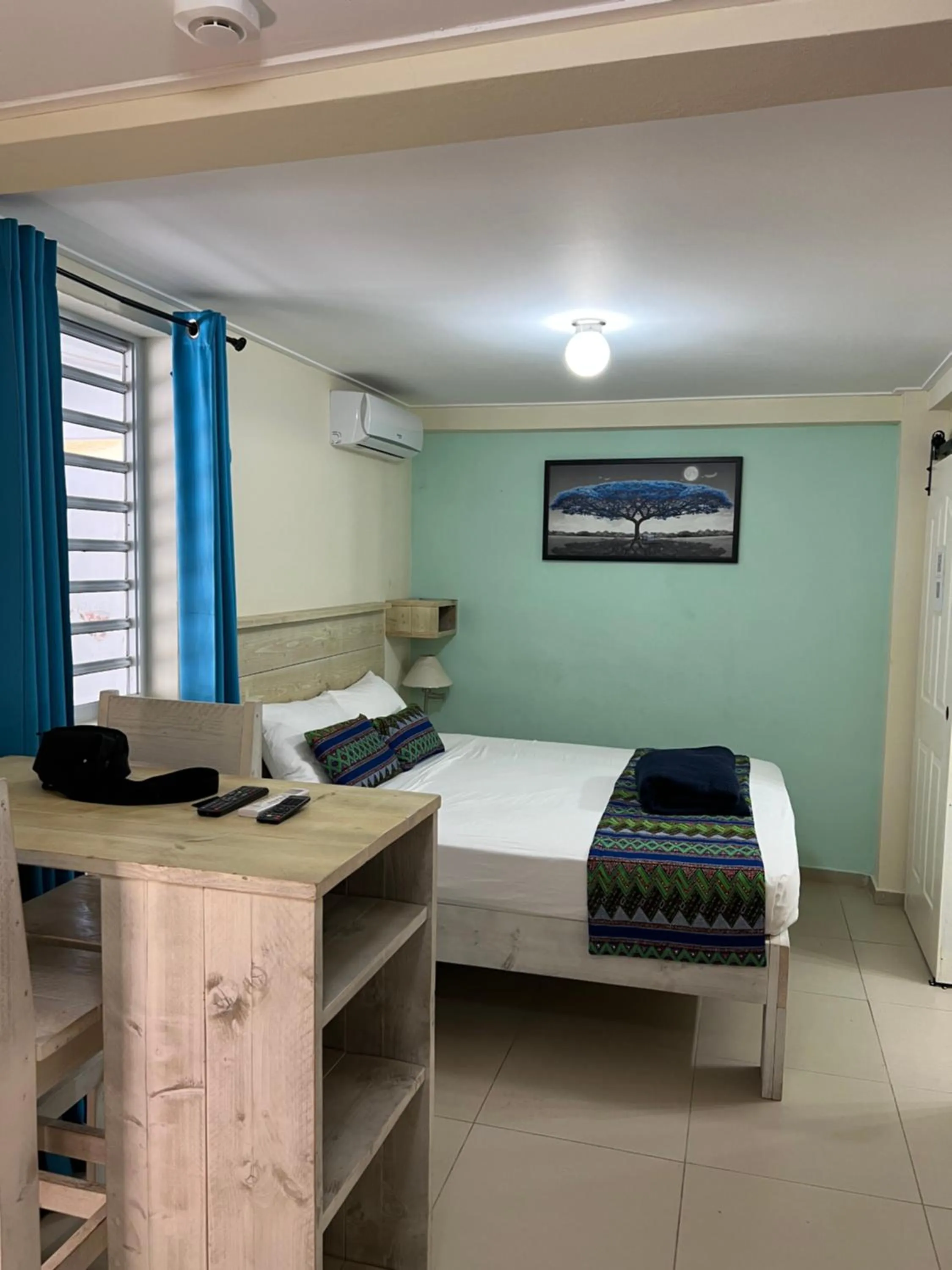 Bed in Mustique Suites Curacao