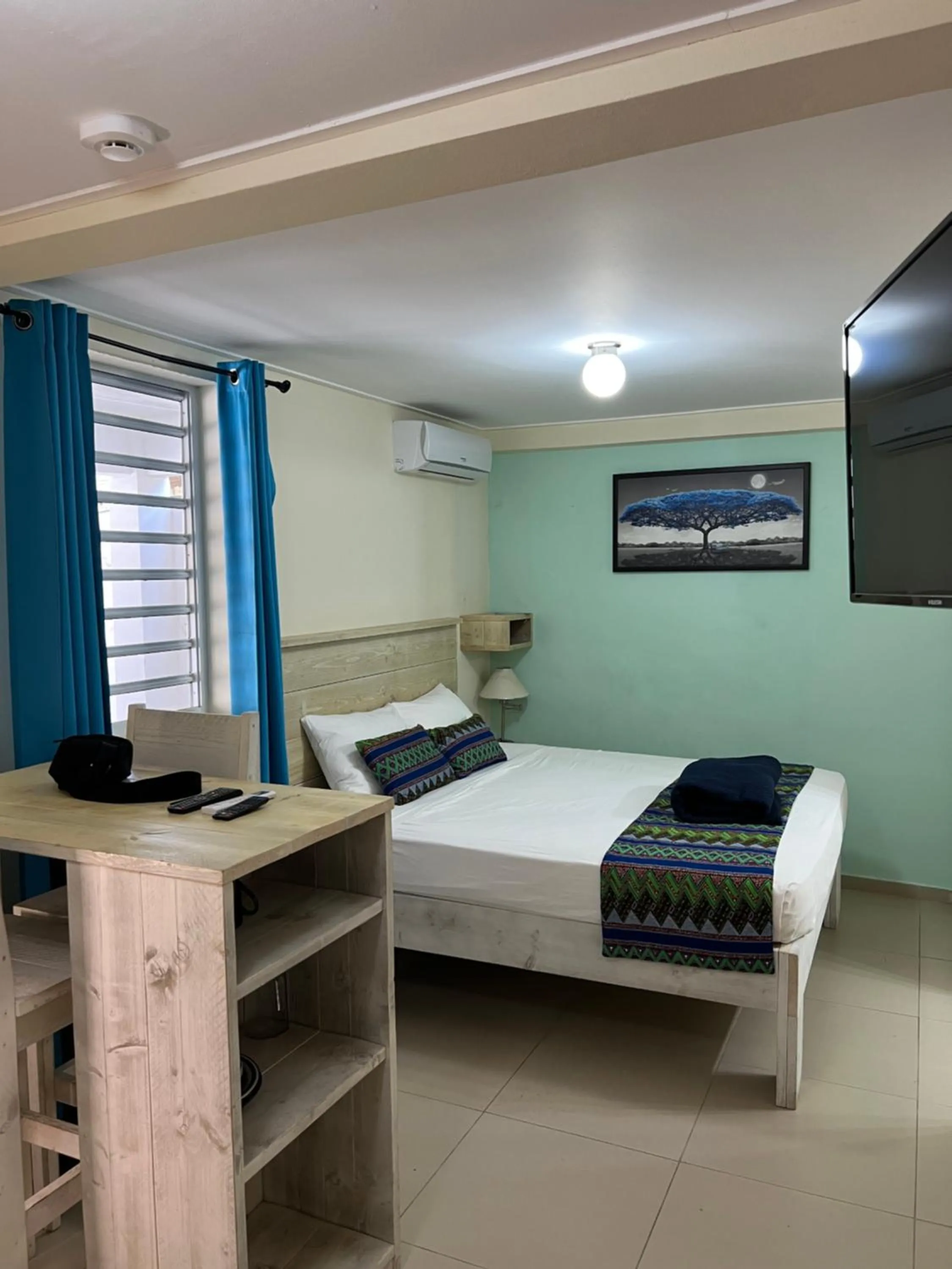 Bed in Mustique Suites Curacao