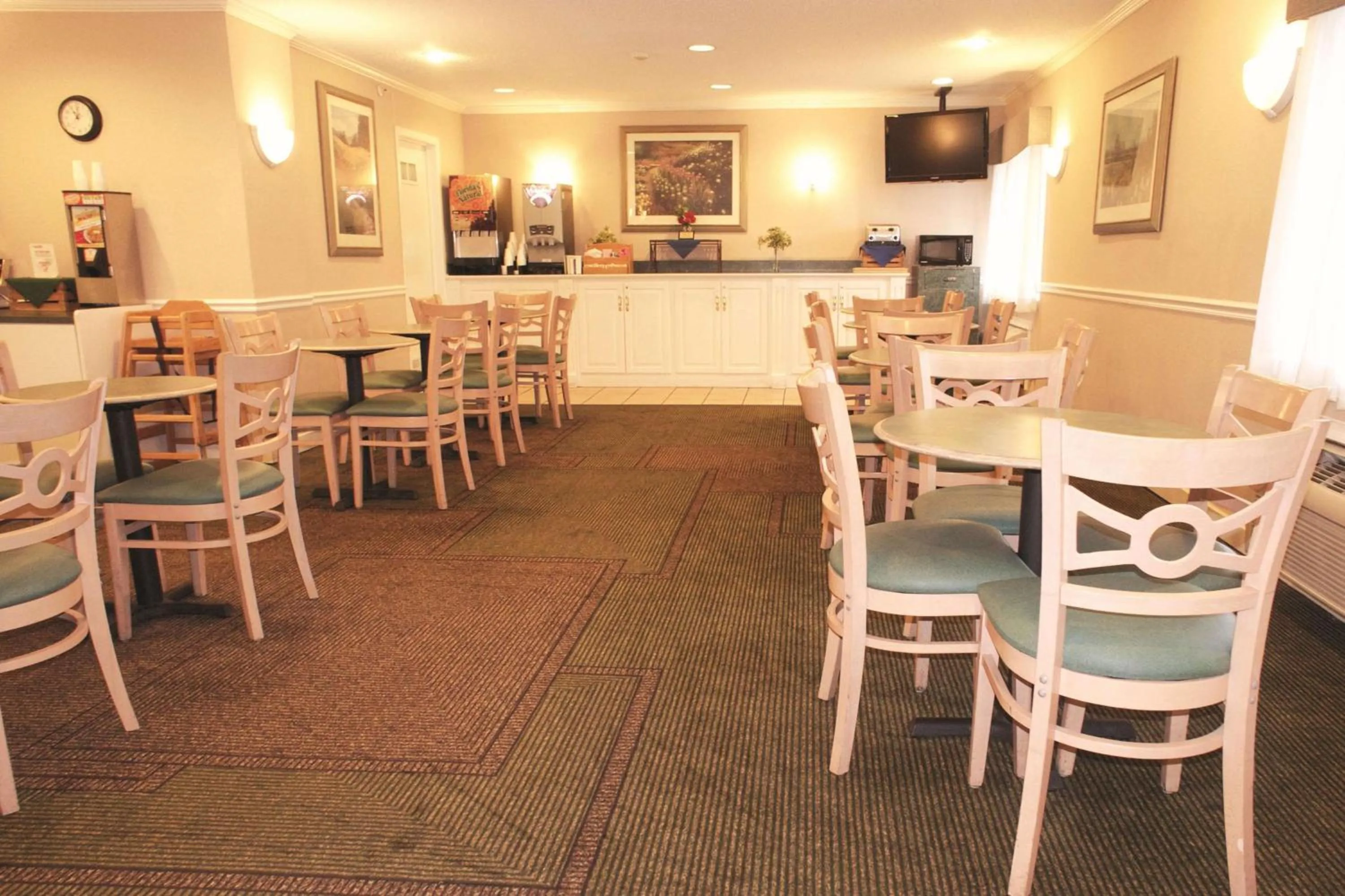 Restaurant/places to eat in La Quinta Inn by Wyndham Detroit Canton