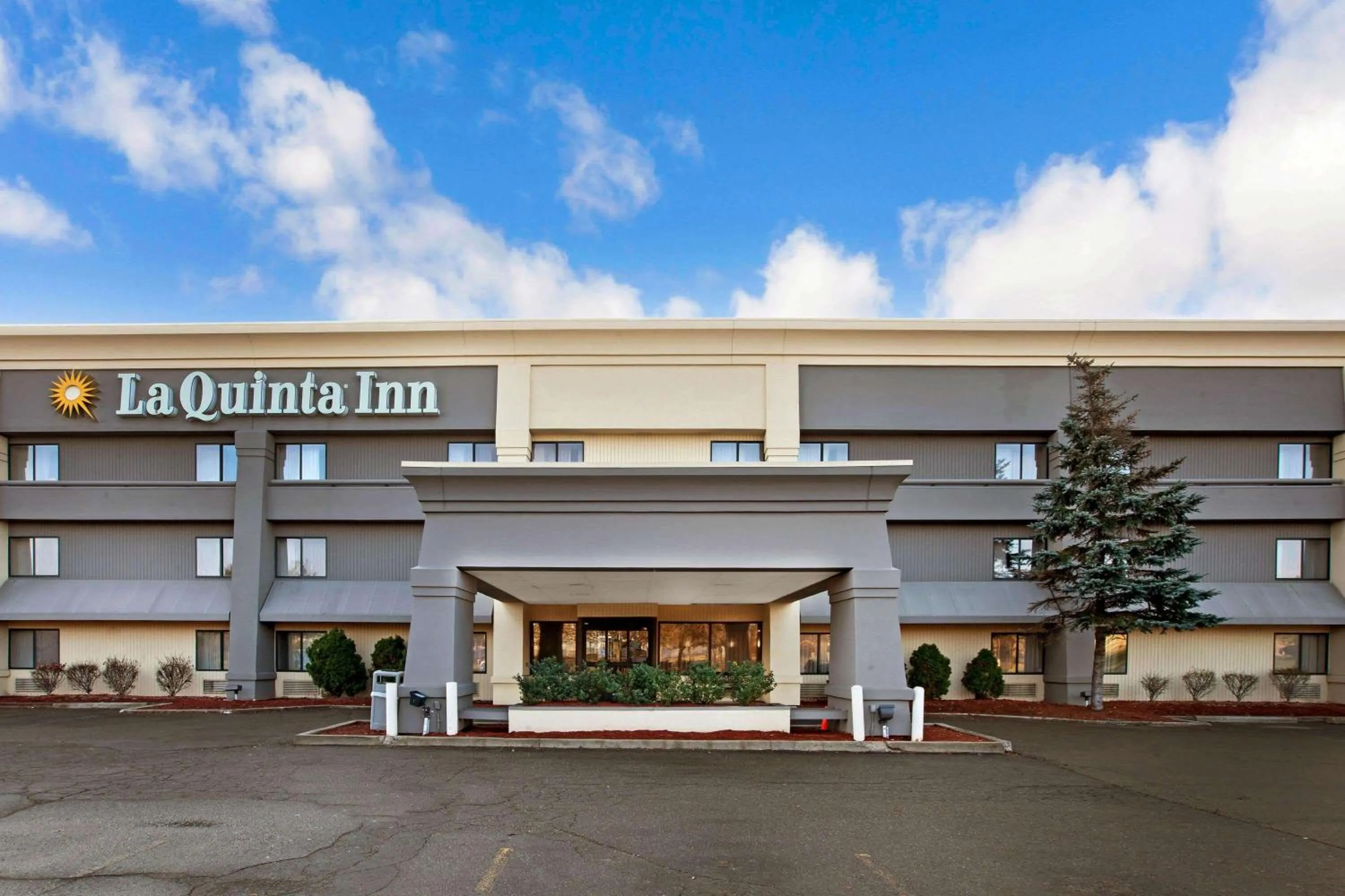 Property building in La Quinta Inn by Wyndham Detroit Canton