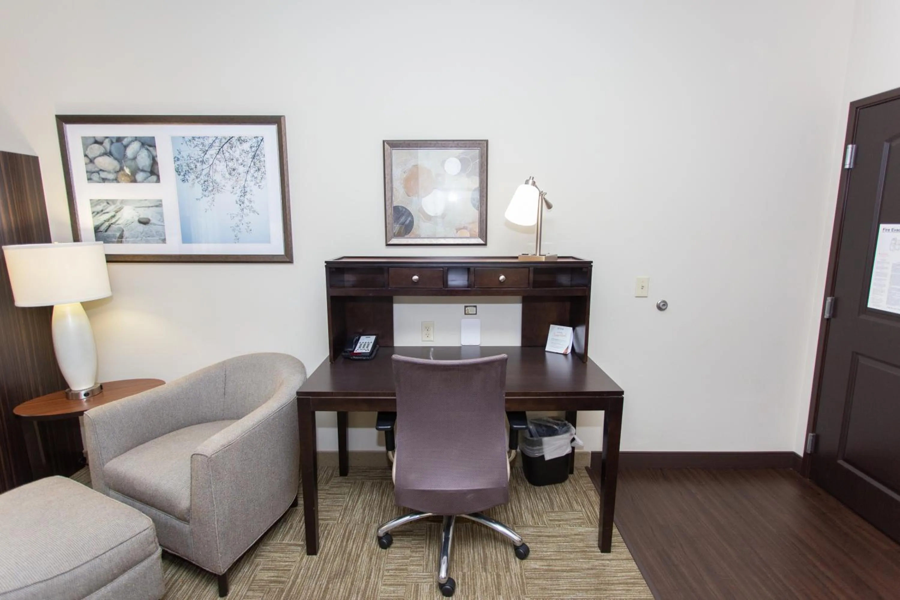 Living room in Staybridge Suites Bowling Green by IHG