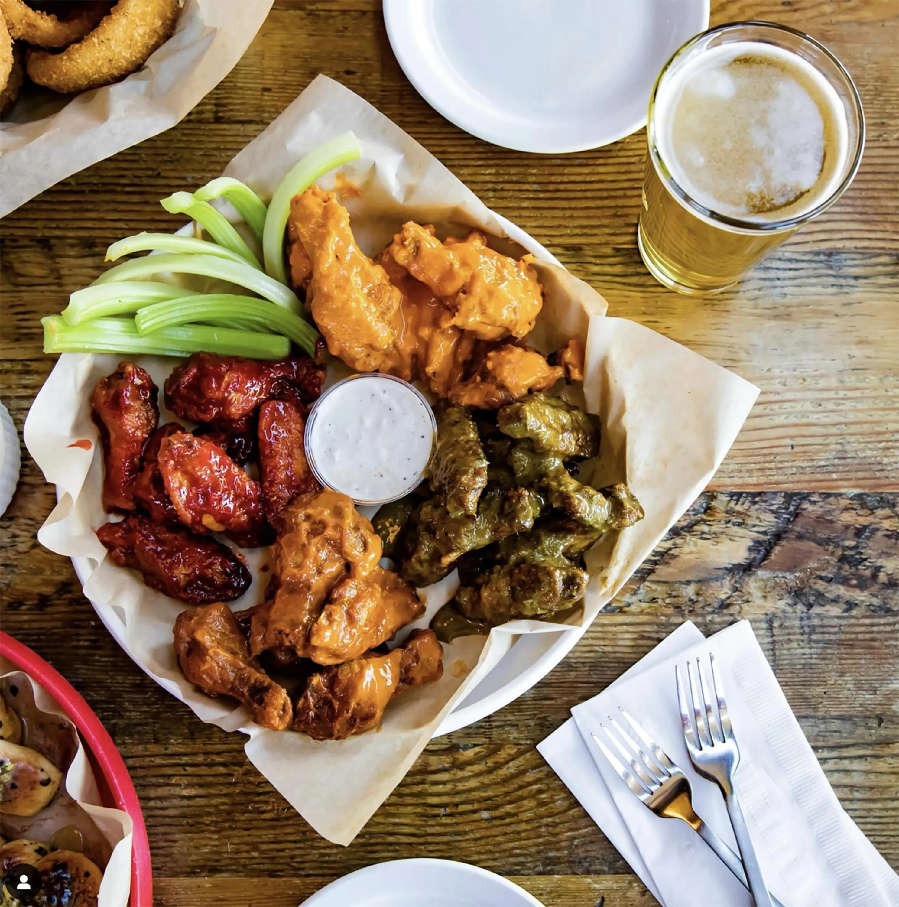 Restaurant/places to eat in Campfire Hotel