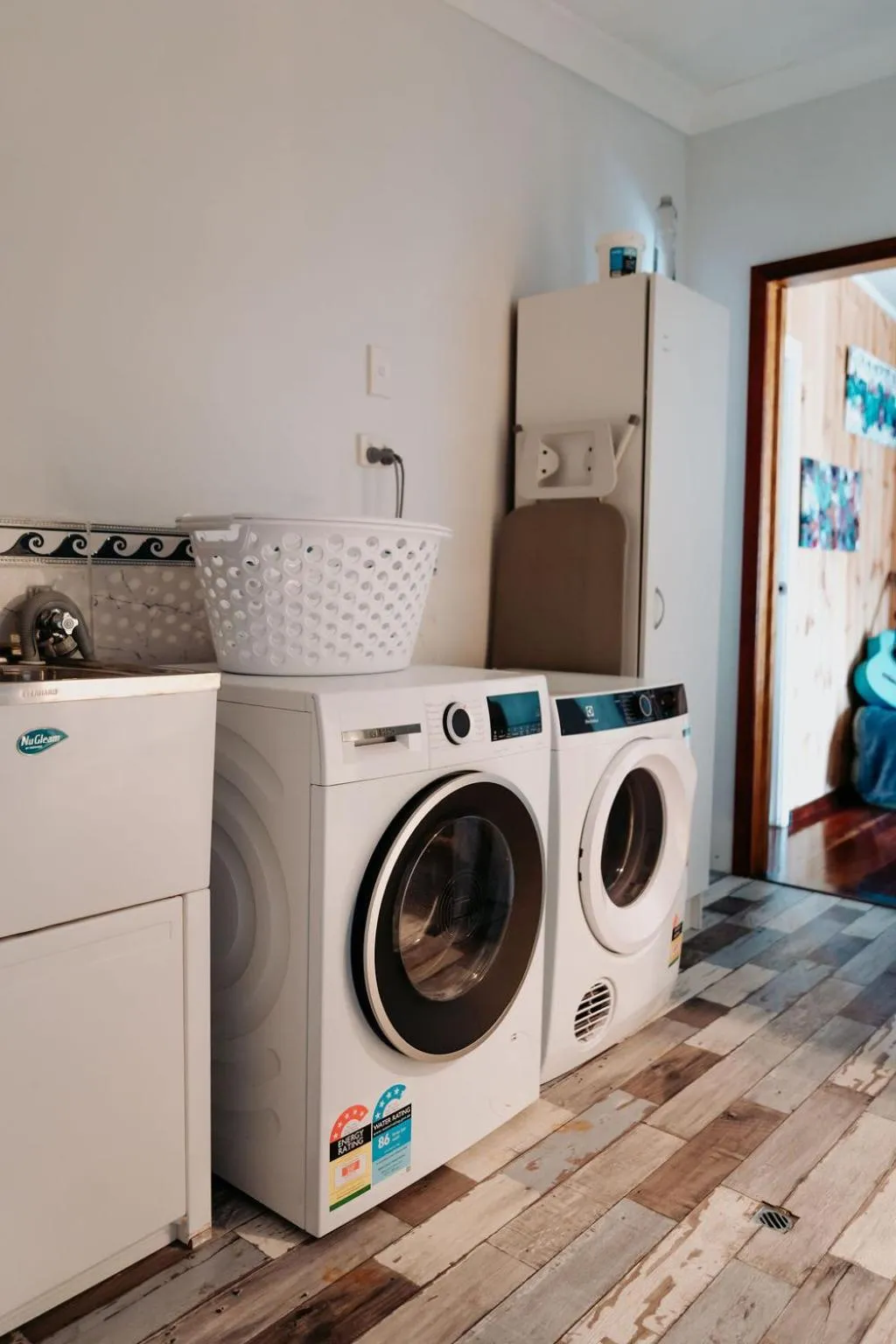 washing machine in Rustic Retreat Esperance