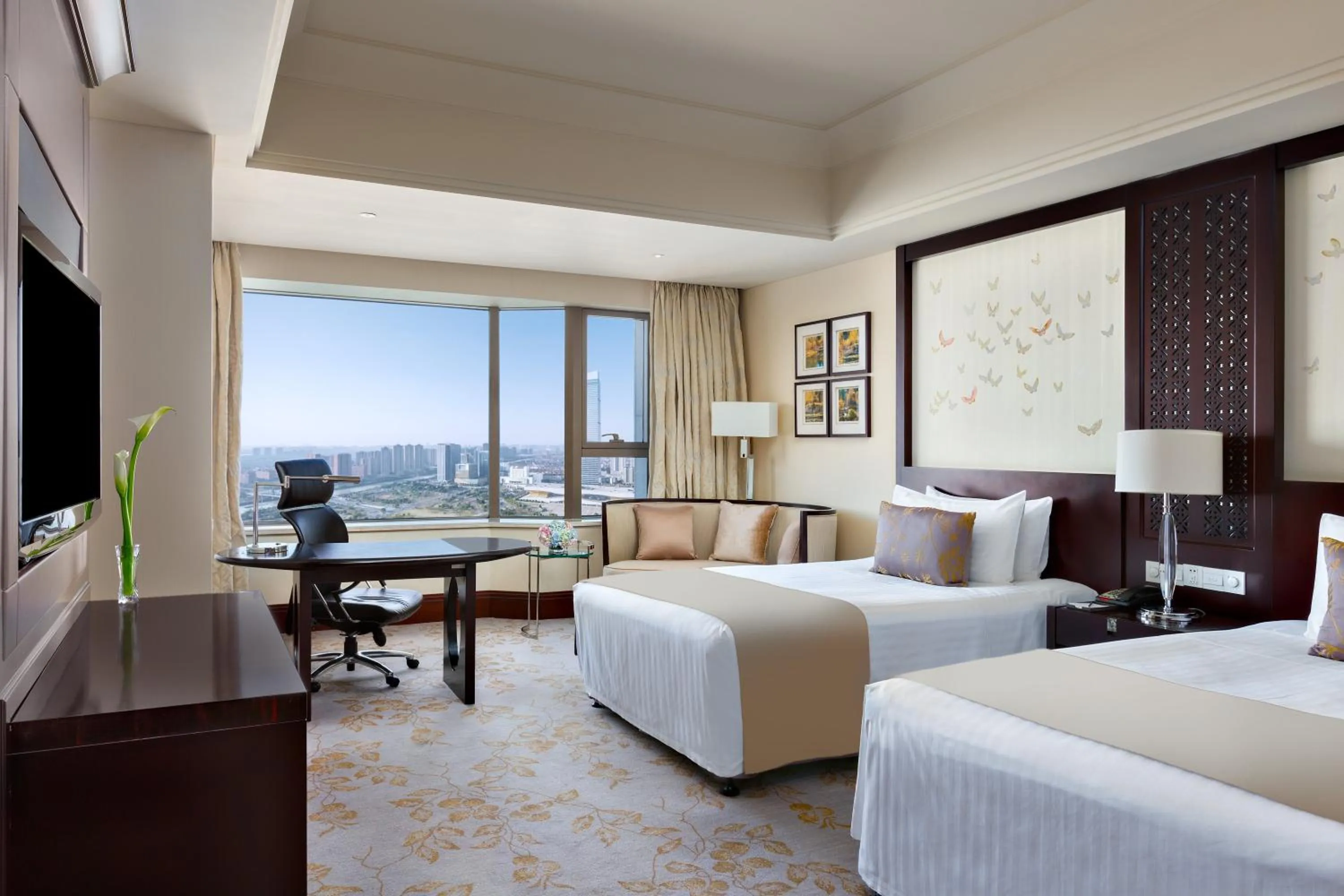 Photo of the whole room, Bed in InterContinental Wuxi by IHG