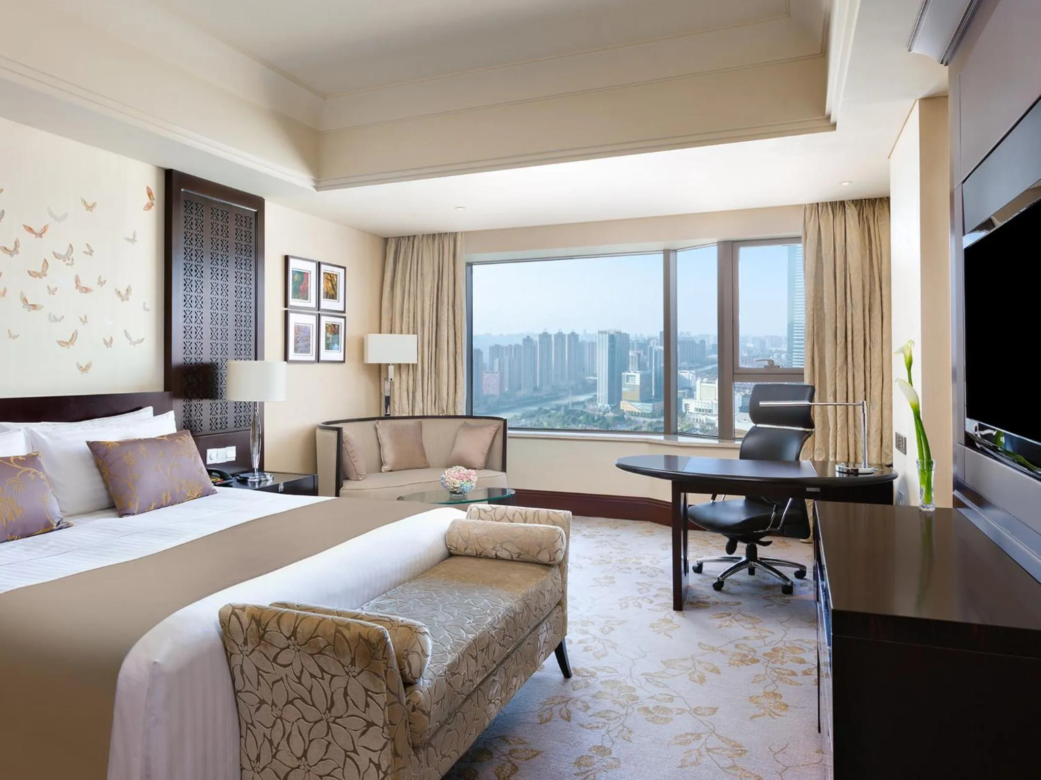 Photo of the whole room, Bed in InterContinental Wuxi by IHG
