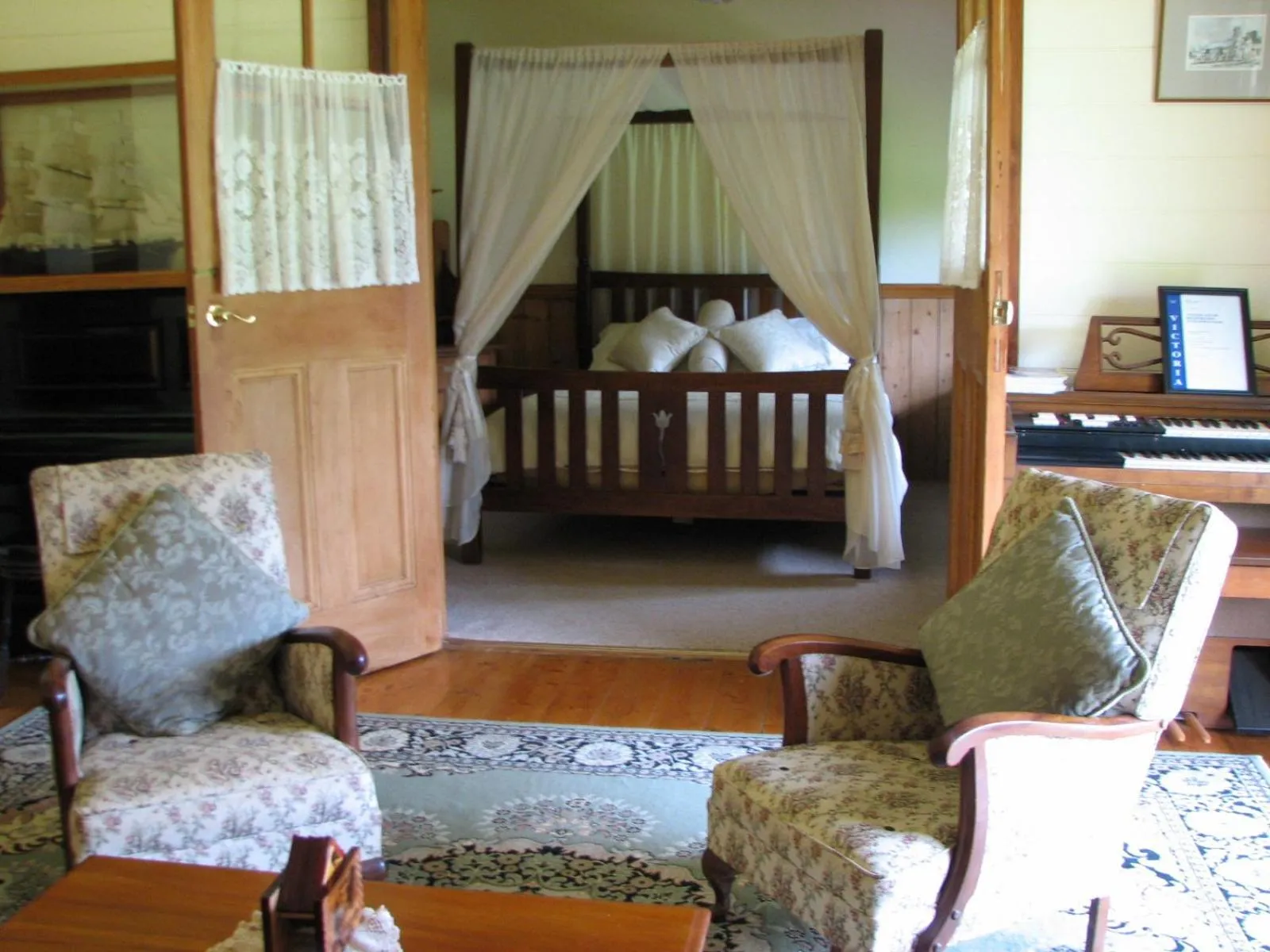 Living room, Bed in Butterfly Farm Bed and Breakfast Nirranda
