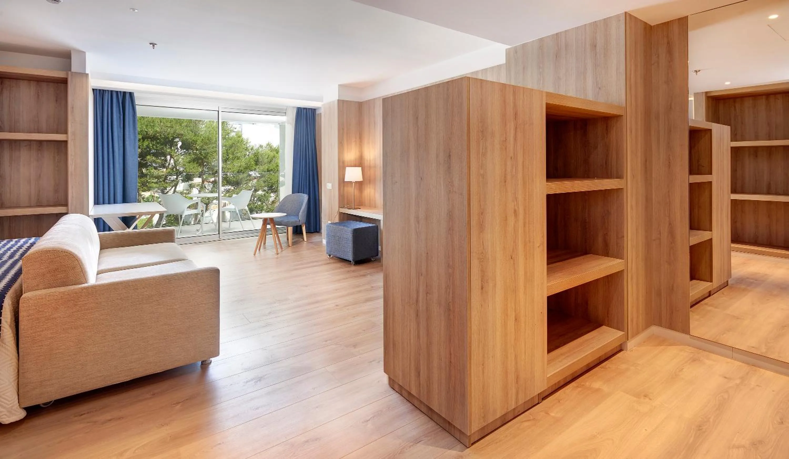 Photo of the whole room in Hipotels Bahia Cala Millor - Adults Only