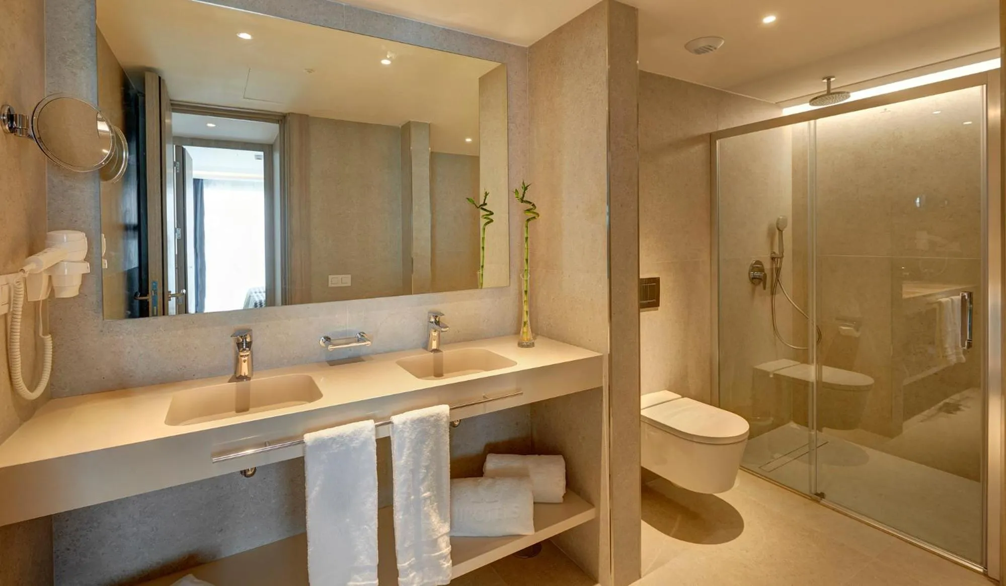 Shower in Hipotels Bahia Cala Millor - Adults Only