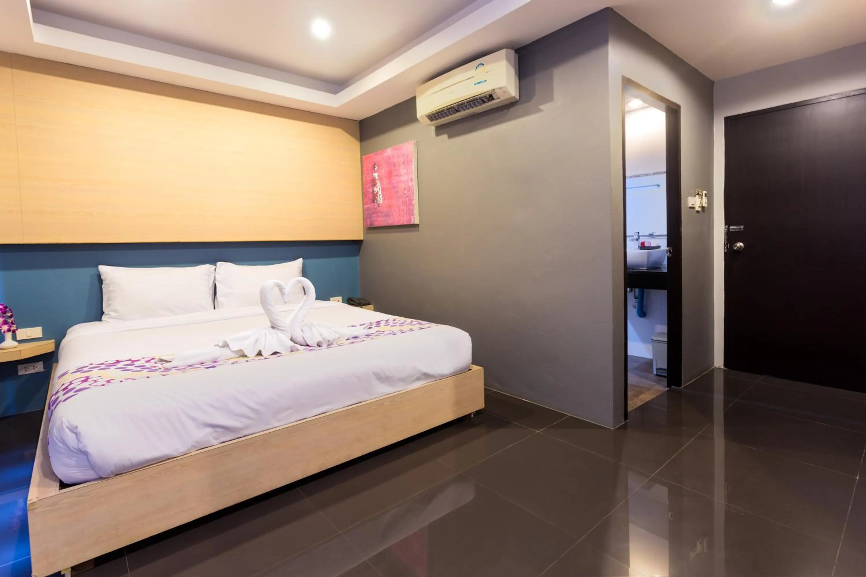 Shower, Bed in Memory Boutique Patong