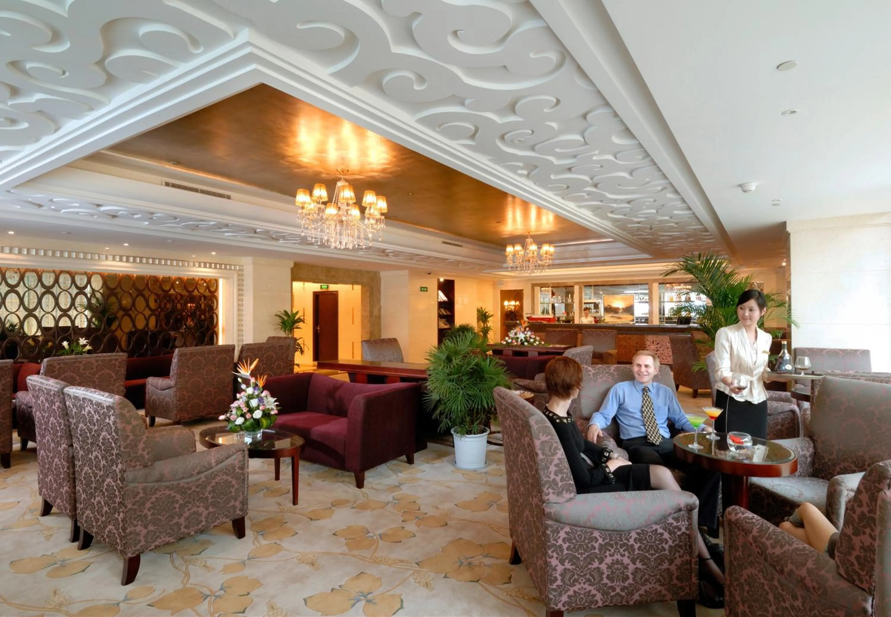 Lounge or bar in Golden Eagle Summit Hotel (Downtown)