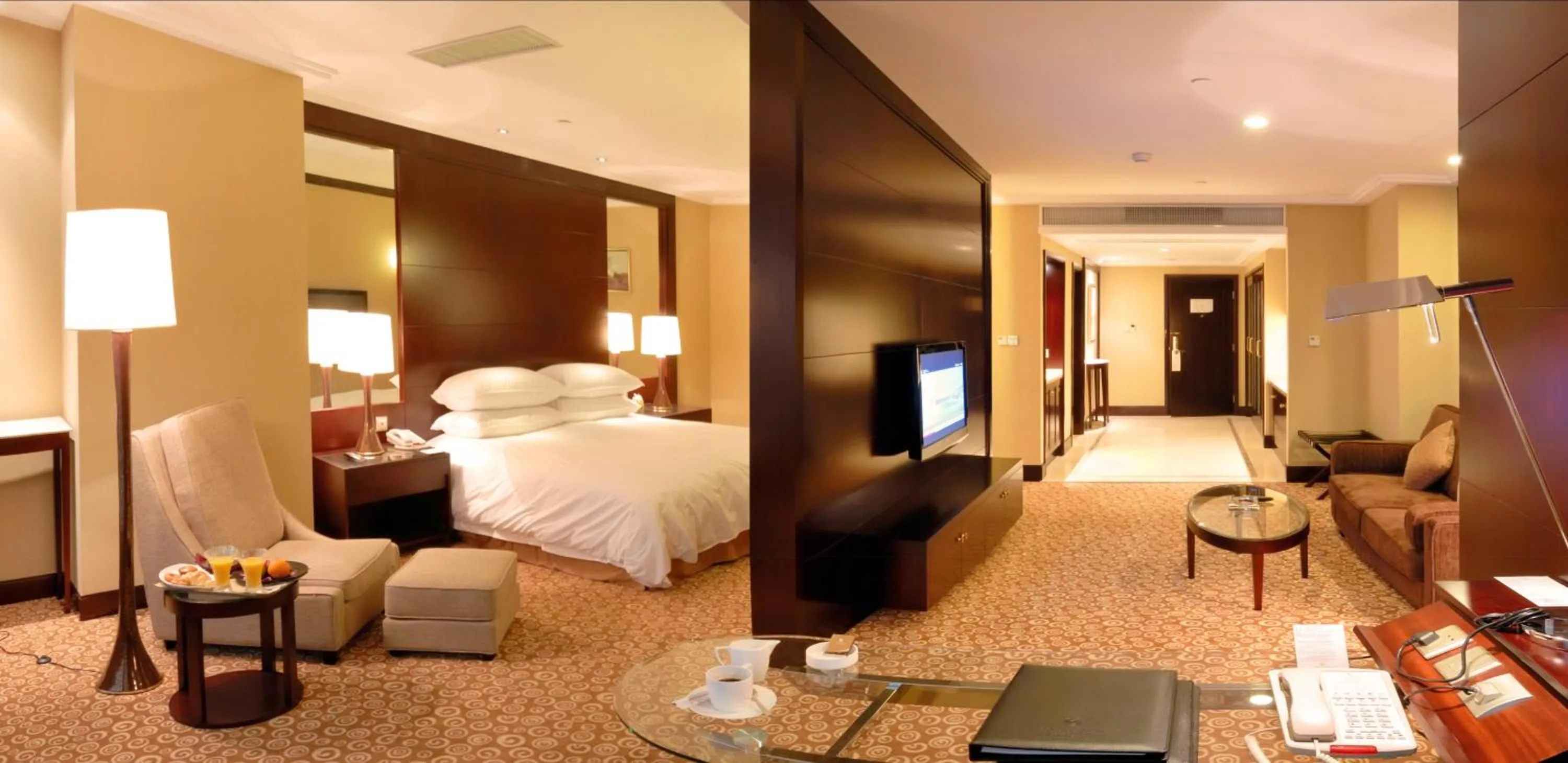 Golden Eagle Summit Hotel (Downtown)