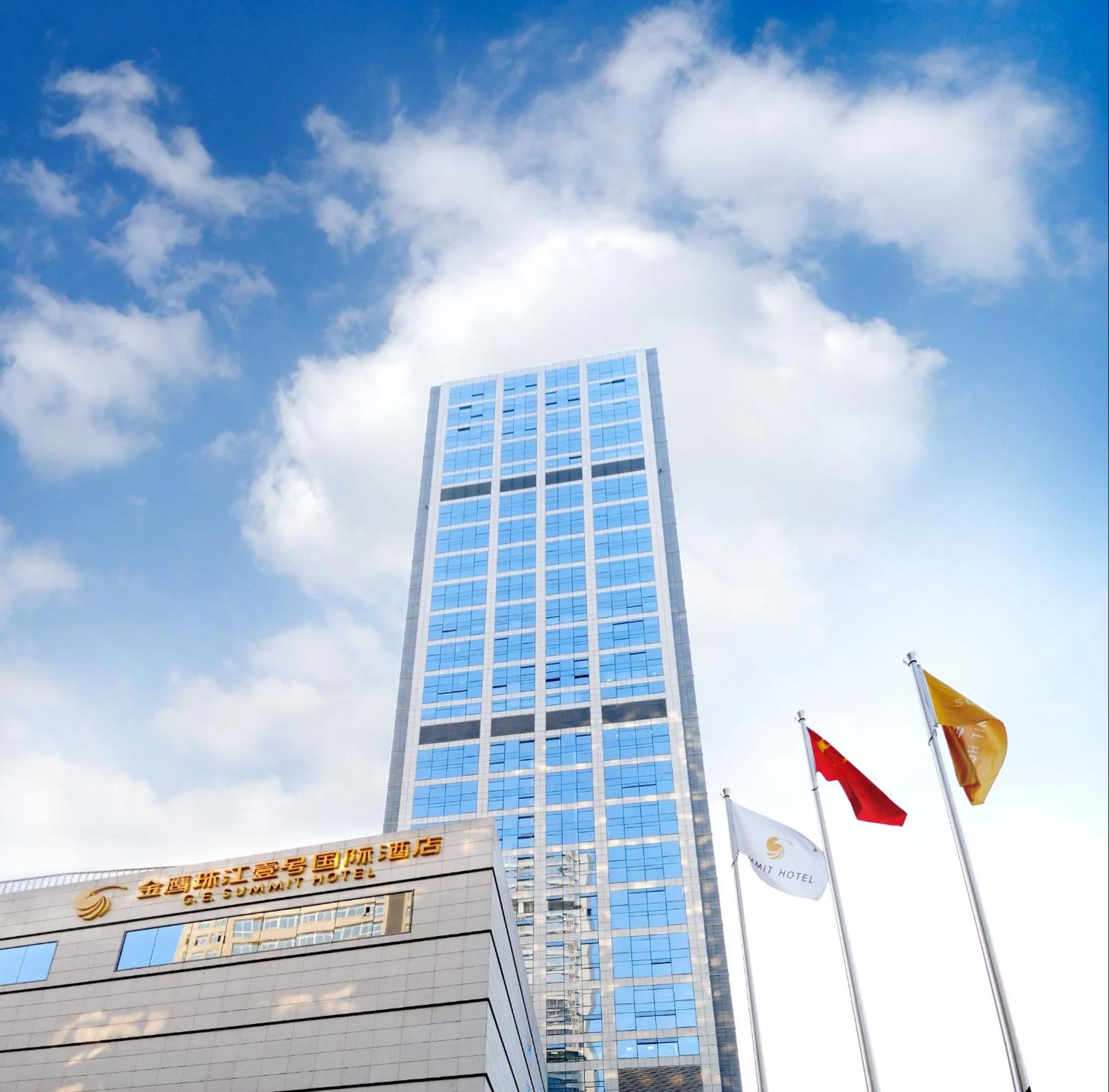 Facade/entrance in Golden Eagle Summit Hotel (Downtown)