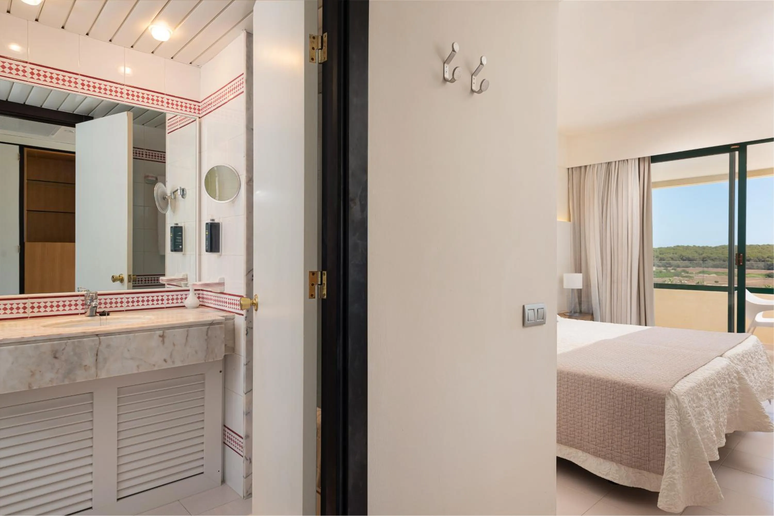 Bathroom, Bed in Welikehotel Marfil Playa