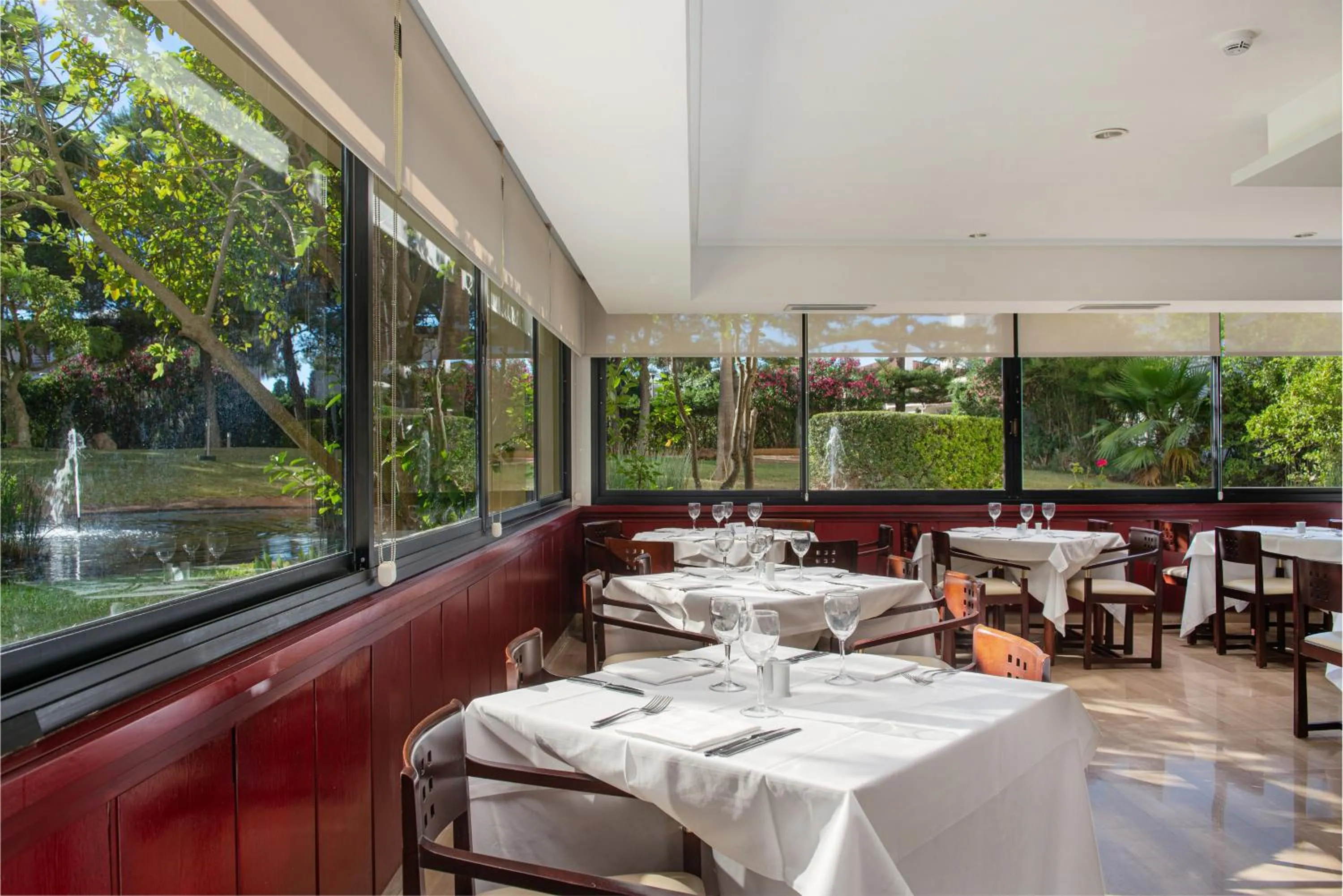 Restaurant/places to eat in Welikehotel Marfil Playa