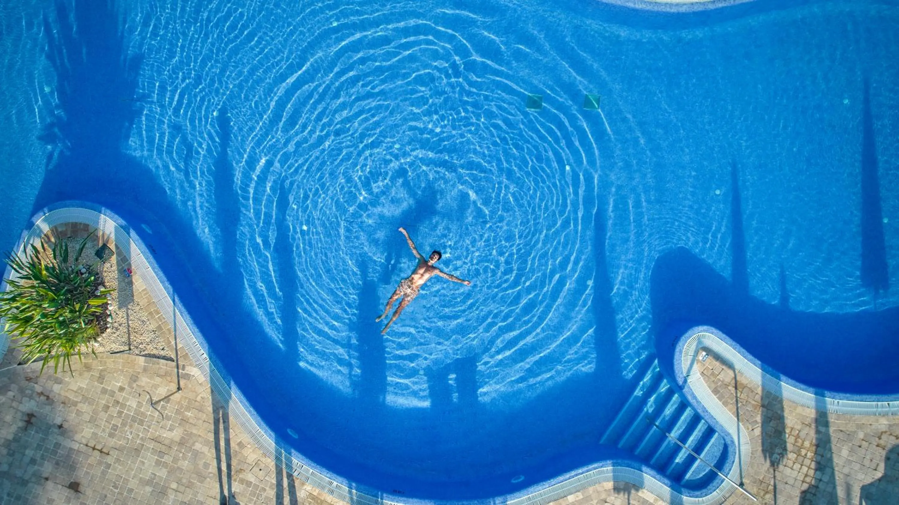 Swimming pool in Welikehotel Marfil Playa