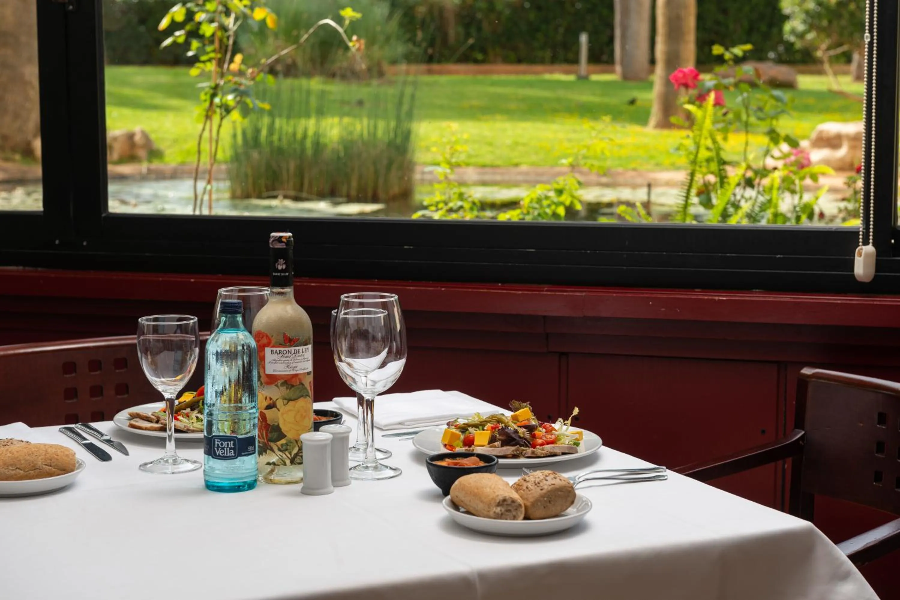 Restaurant/places to eat in Welikehotel Marfil Playa