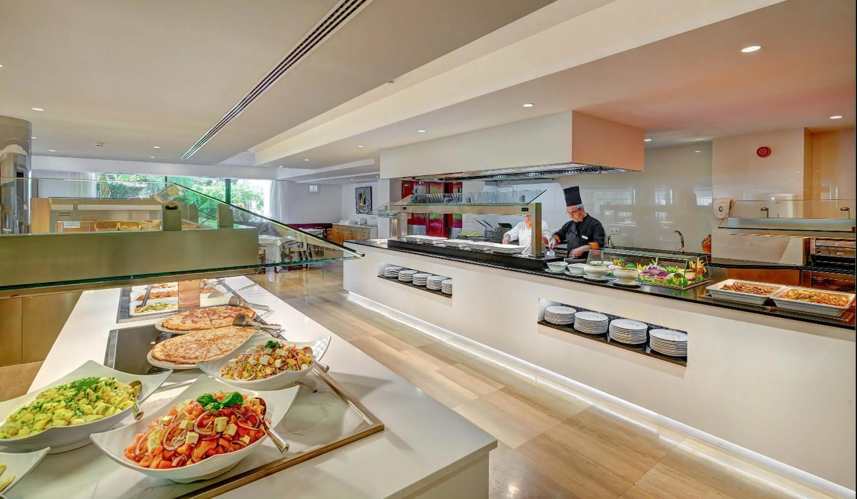 Restaurant/places to eat in Welikehotel Marfil Playa