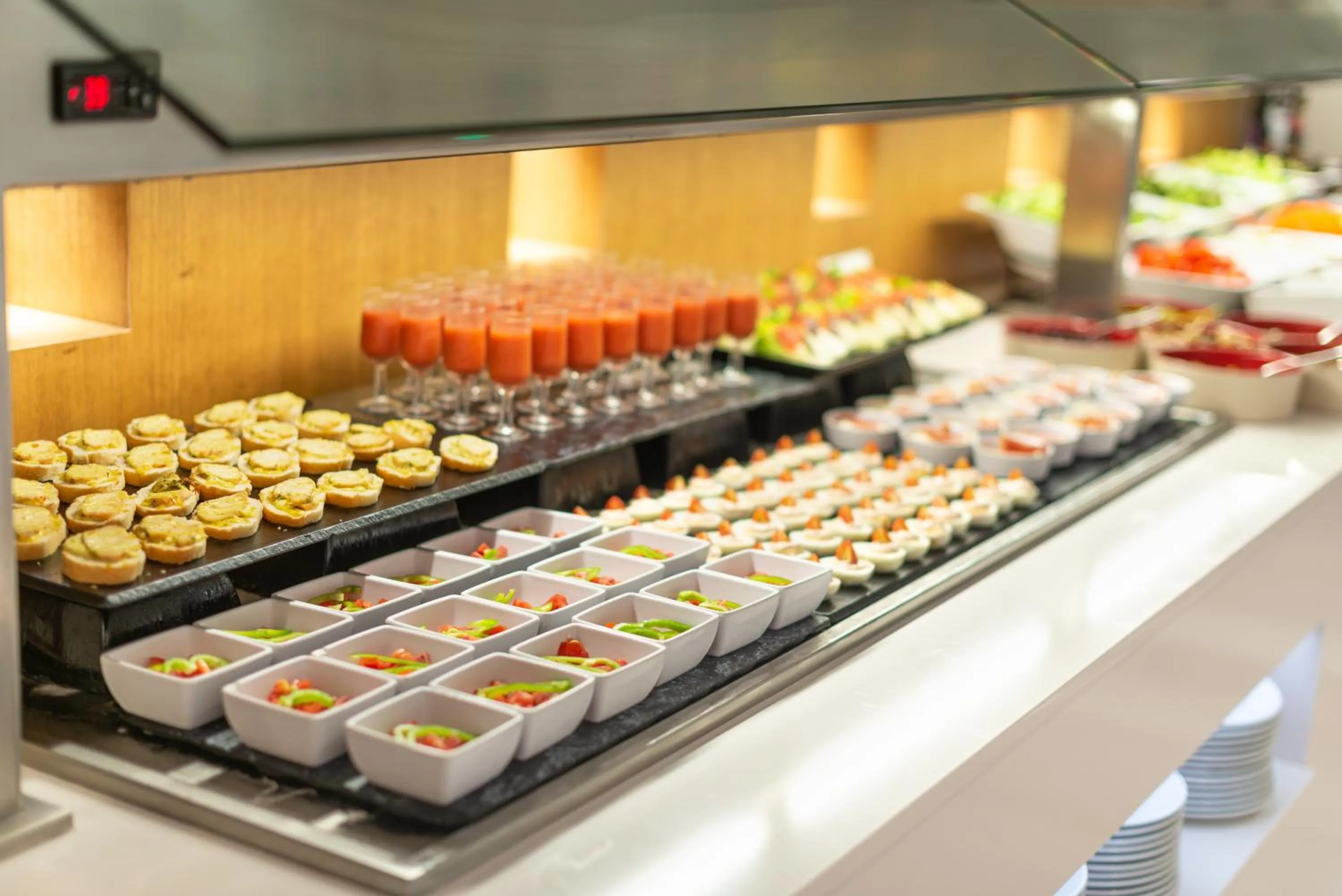 Restaurant/places to eat in Welikehotel Marfil Playa