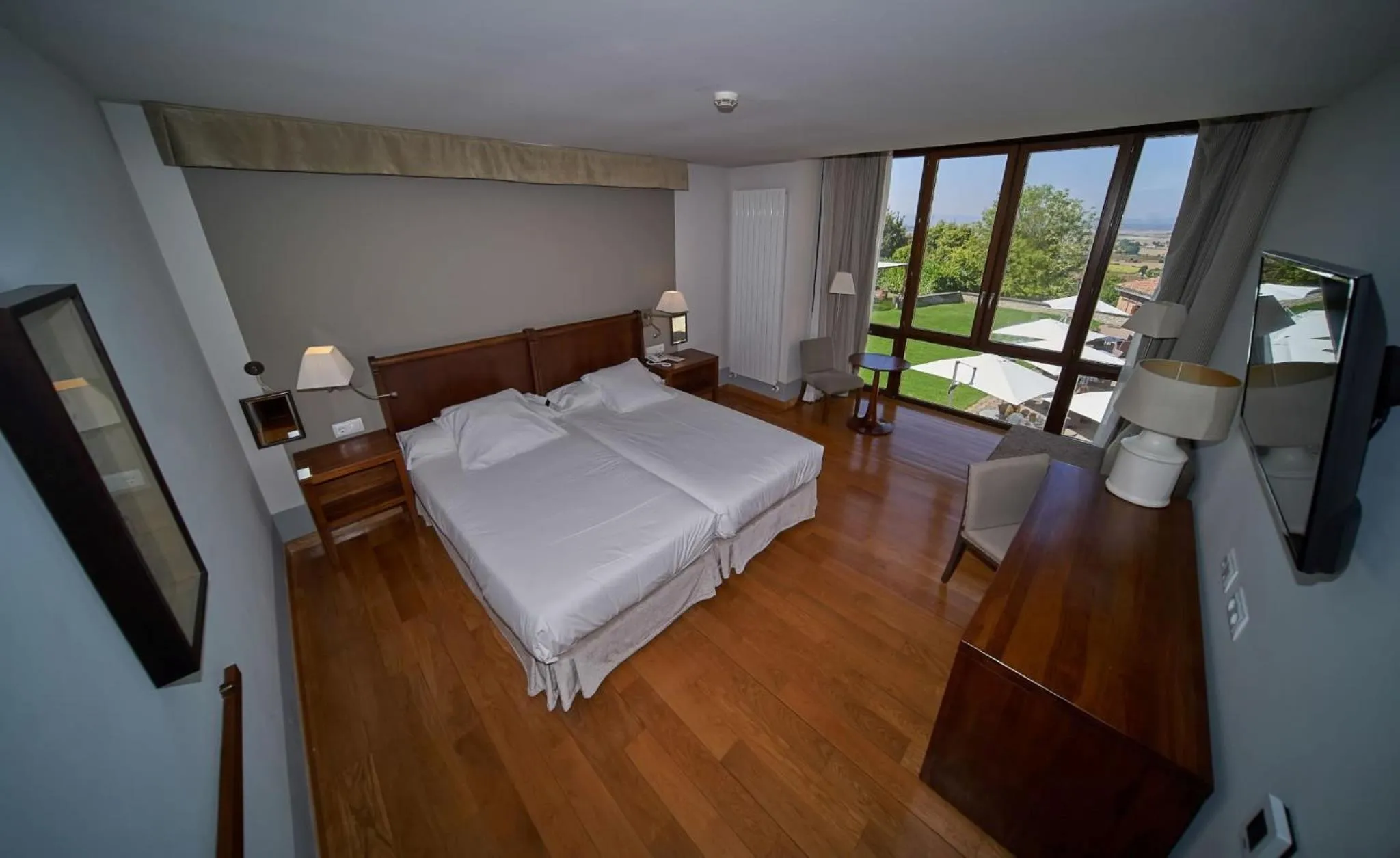 Photo of the whole room, Bed in Parador de Argómaniz