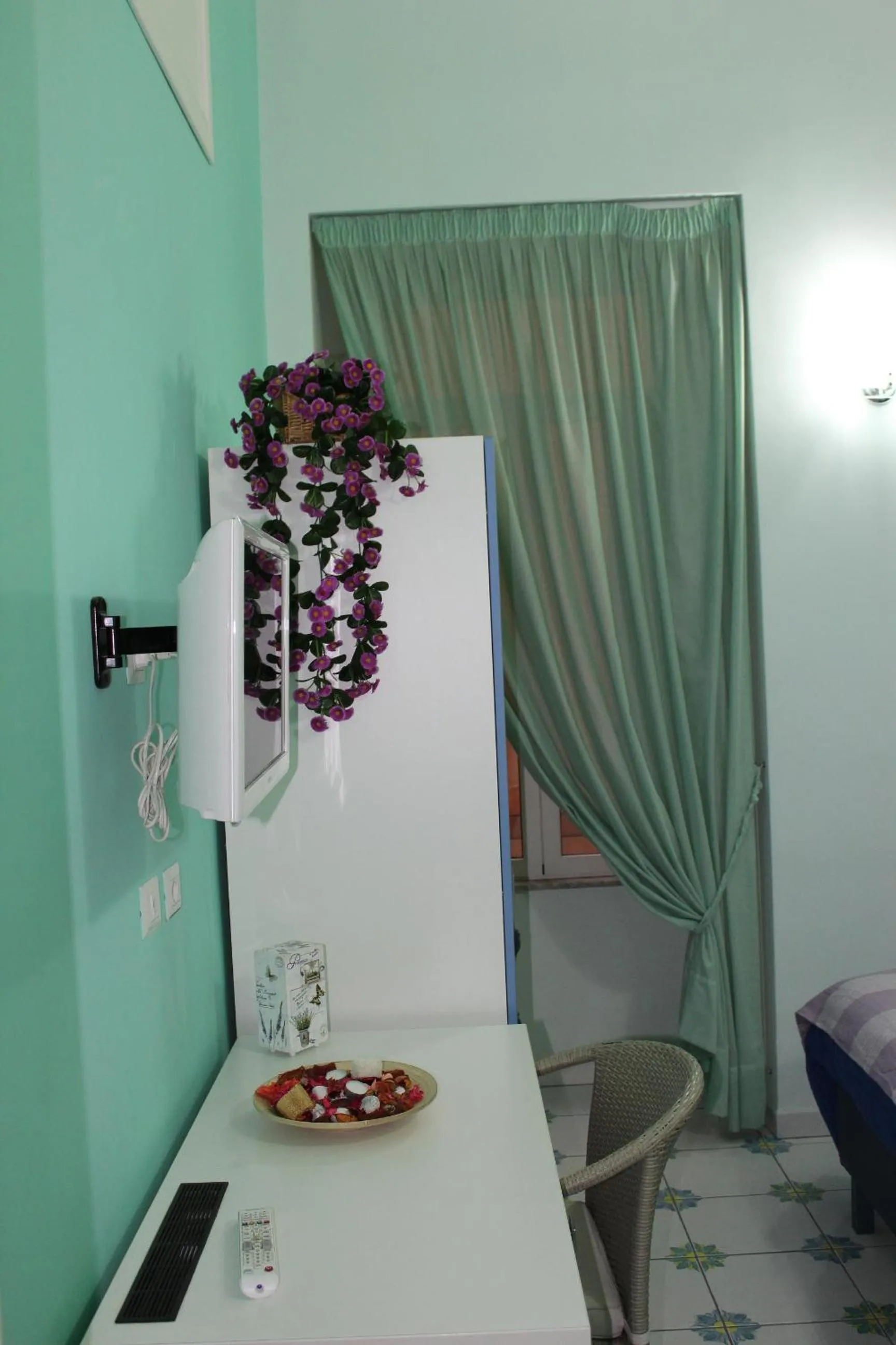 Decorative detail, Bed in Viaggio a Napoli B&B