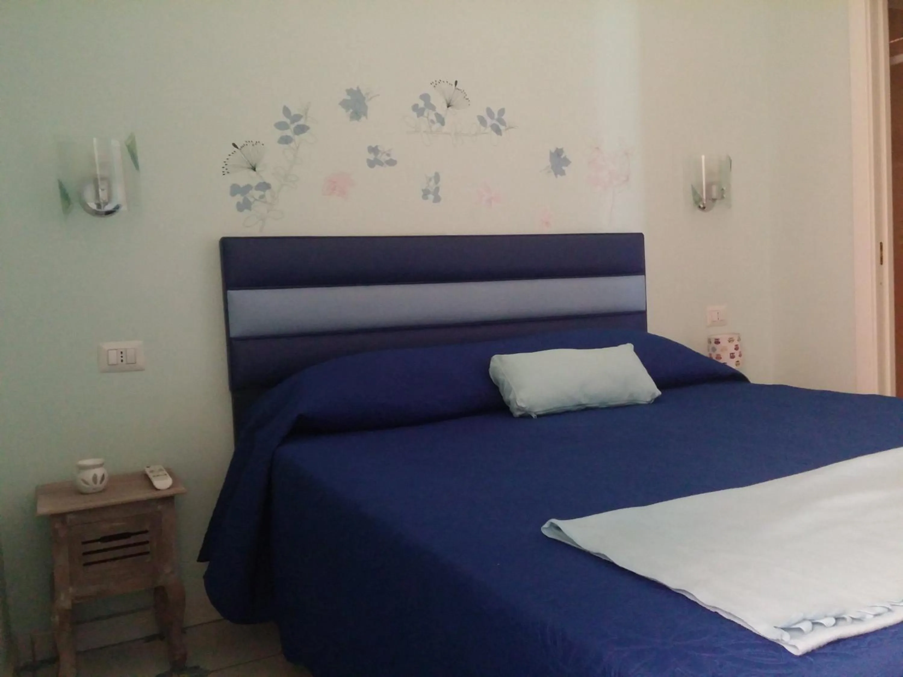 Decorative detail, Bed in Viaggio a Napoli B&B