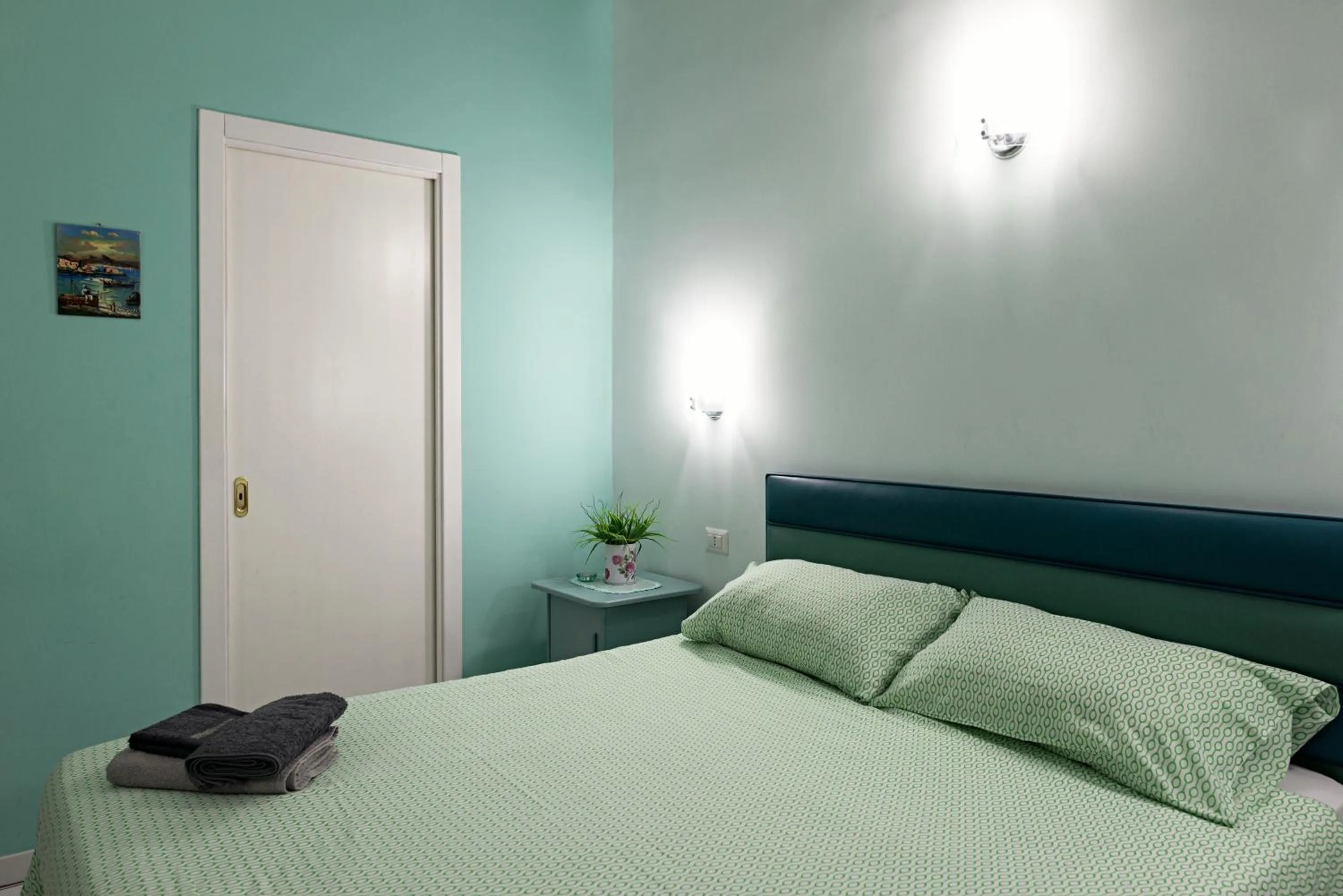 Bedroom, Bed in Viaggio a Napoli B&B