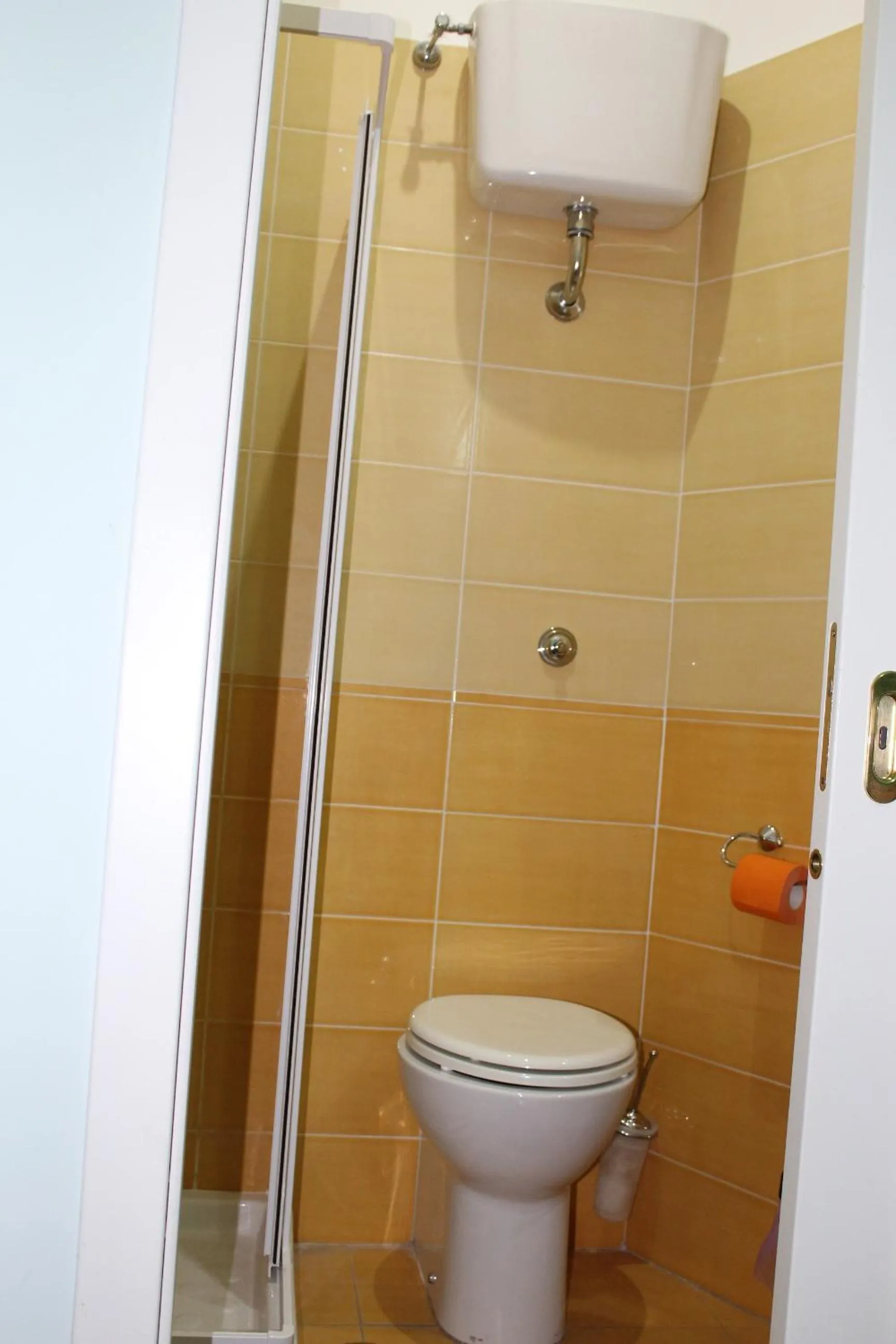 Bathroom in Viaggio a Napoli B&B