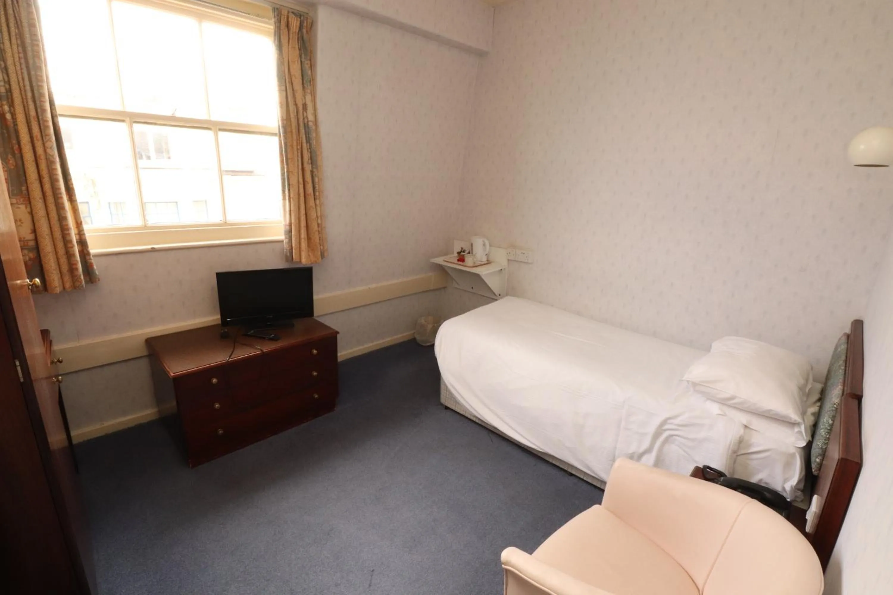 Photo of the whole room in The Esplanade Hotel