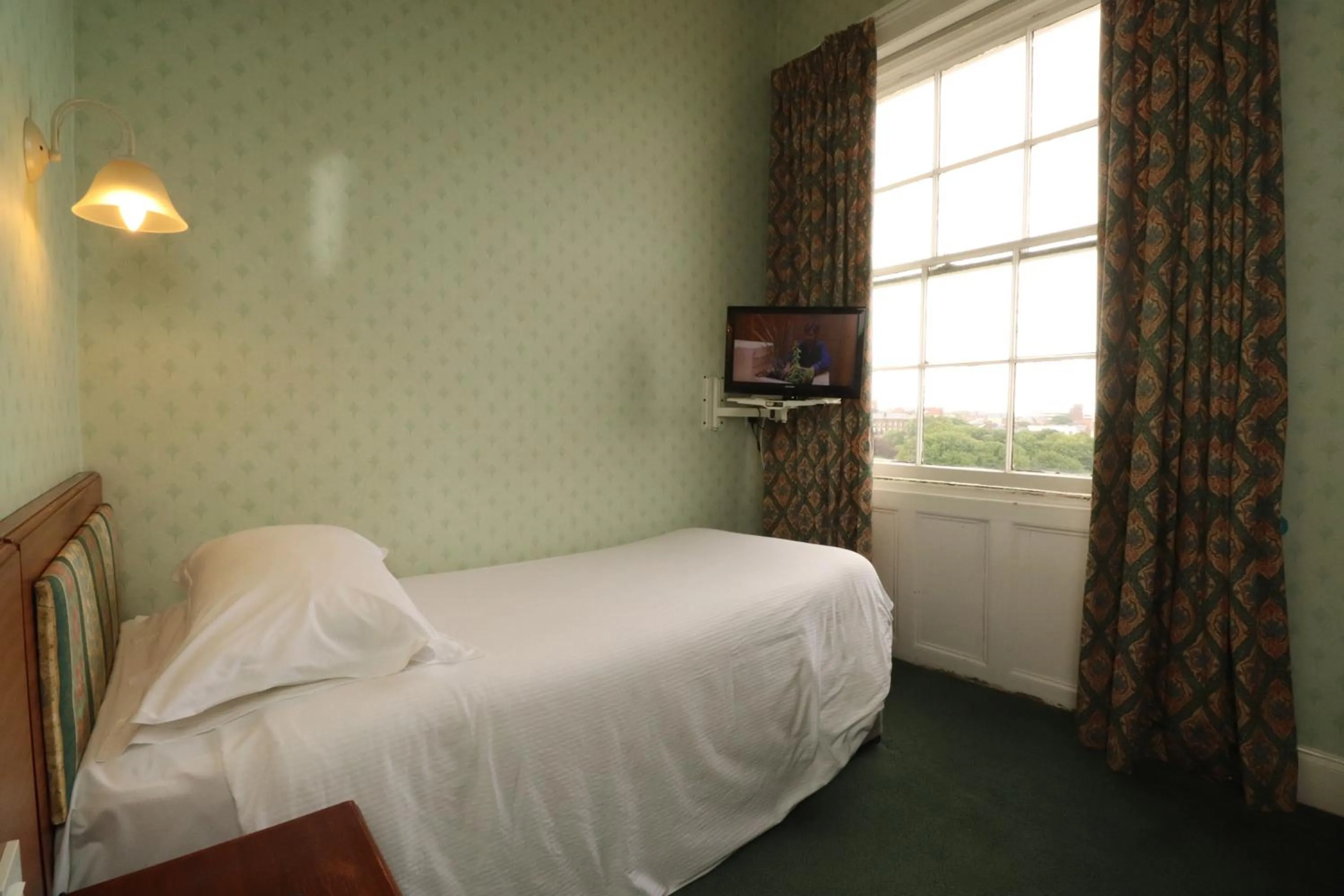 Photo of the whole room in The Esplanade Hotel