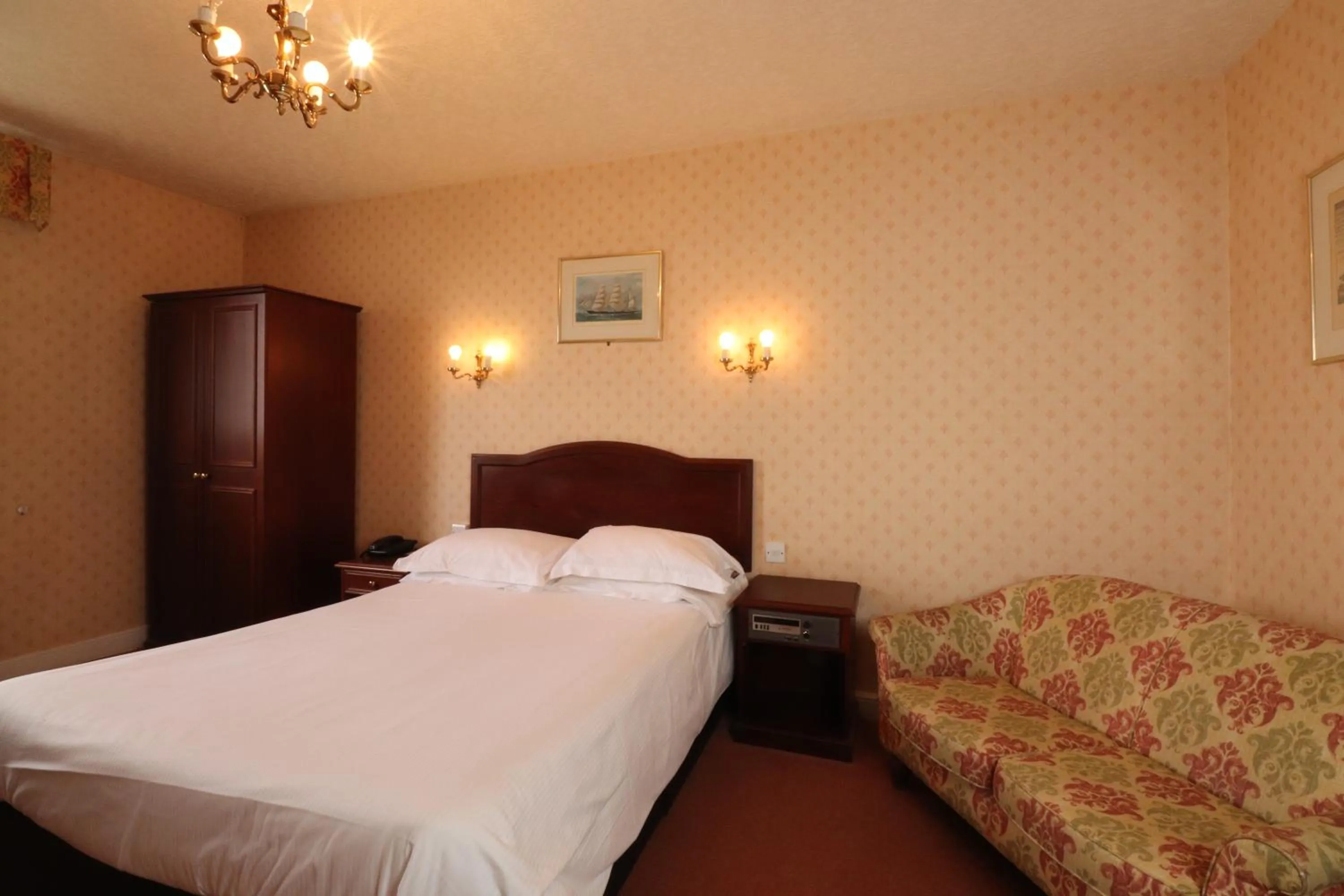 Photo of the whole room in The Esplanade Hotel