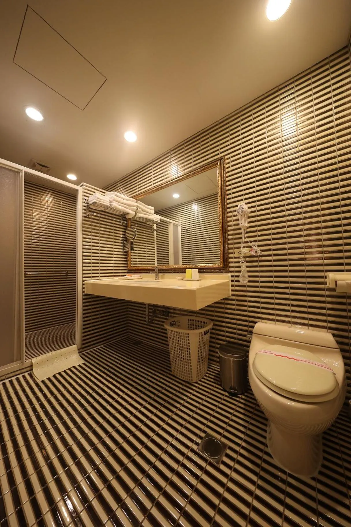 Shower in Wenpin Hotel - Pier 2