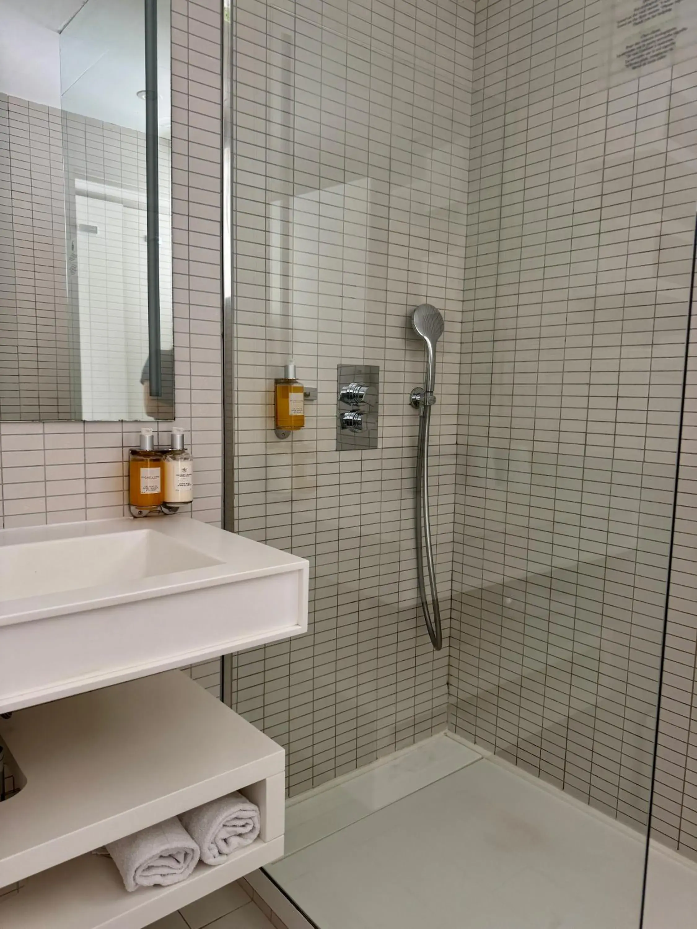 Superior Double Room Garden Level with Terrace in Hotel Restaurant La Vague de Saint Paul Superior Double Room Garden Level with Terrace in Hotel Restaurant La Vague de Saint Paul