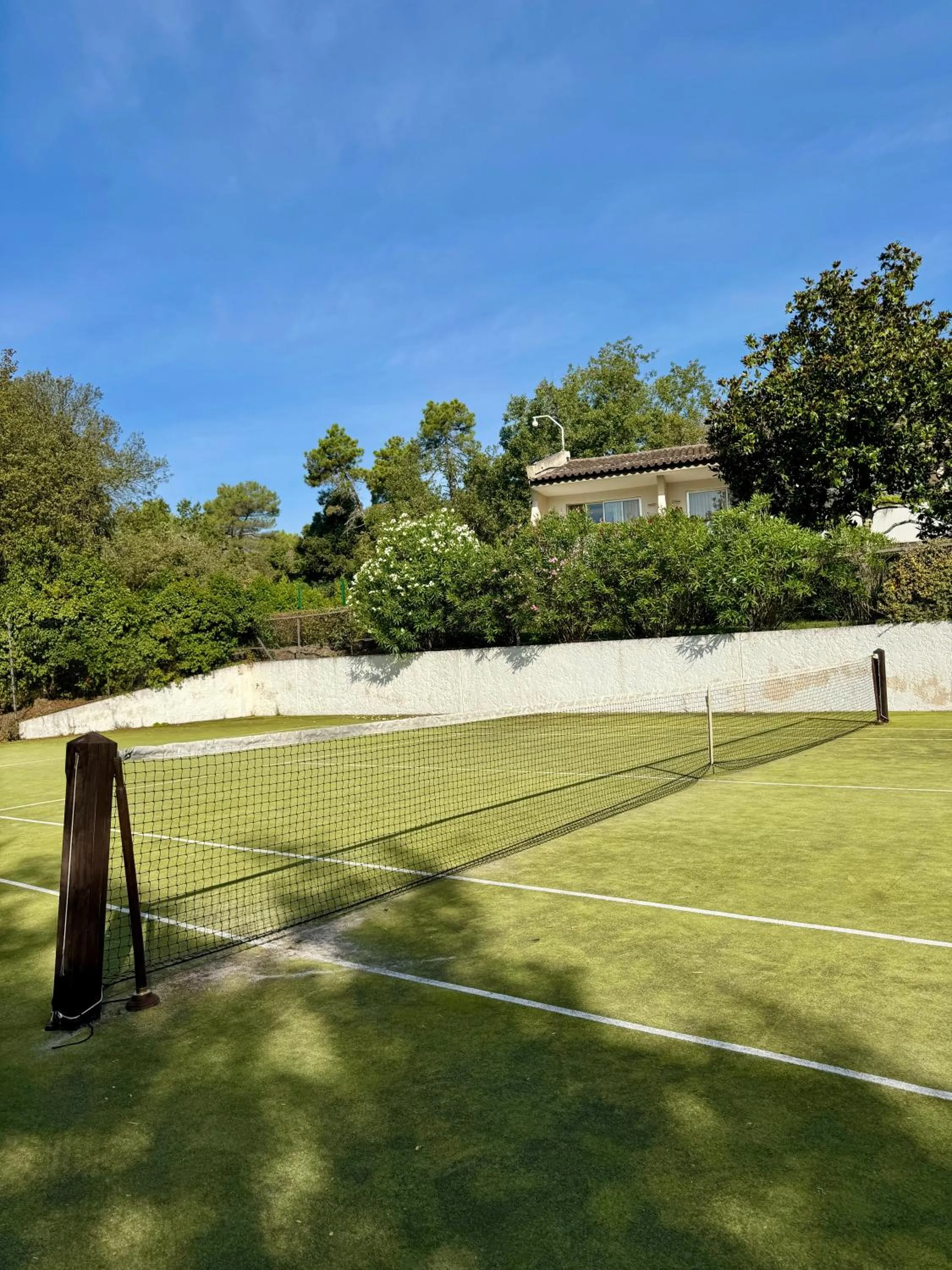 Tennis court in Hotel Restaurant La Vague de Saint Paul